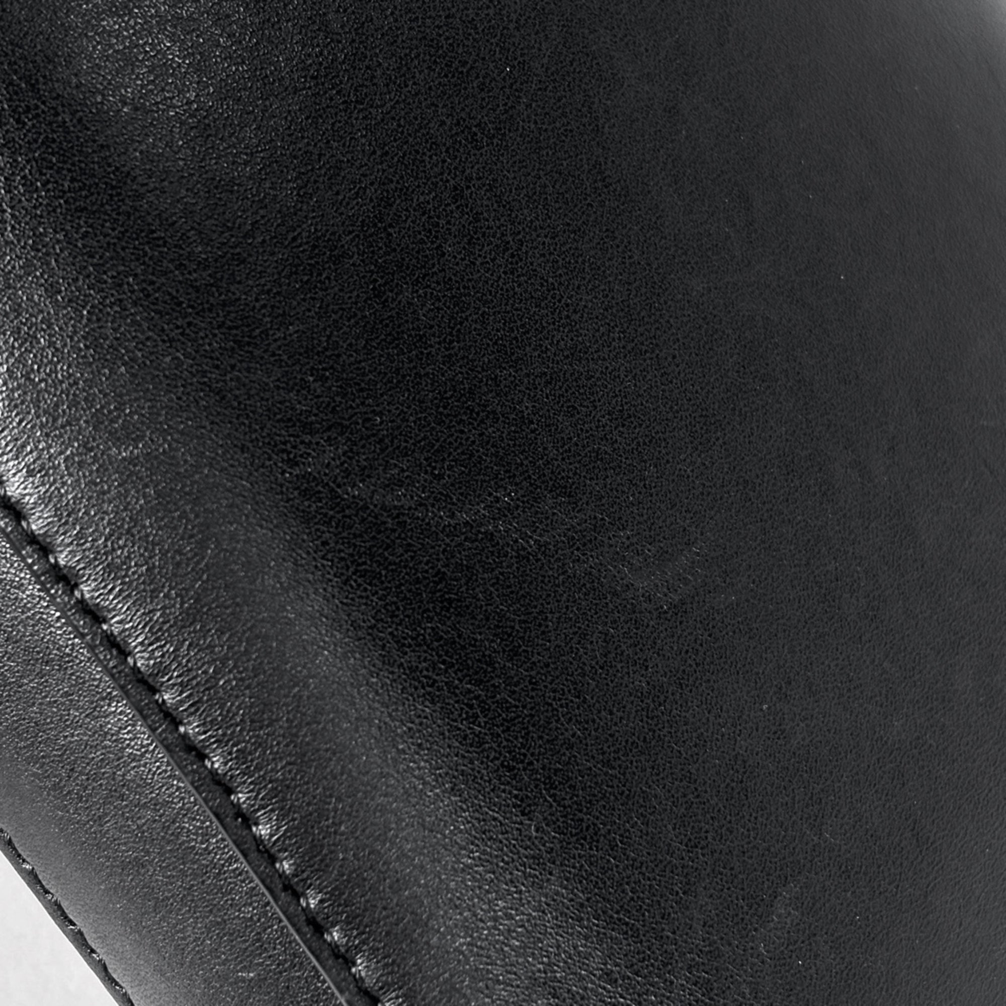 Loewe Black Leather Shoulder Bag (Pre-Owned)