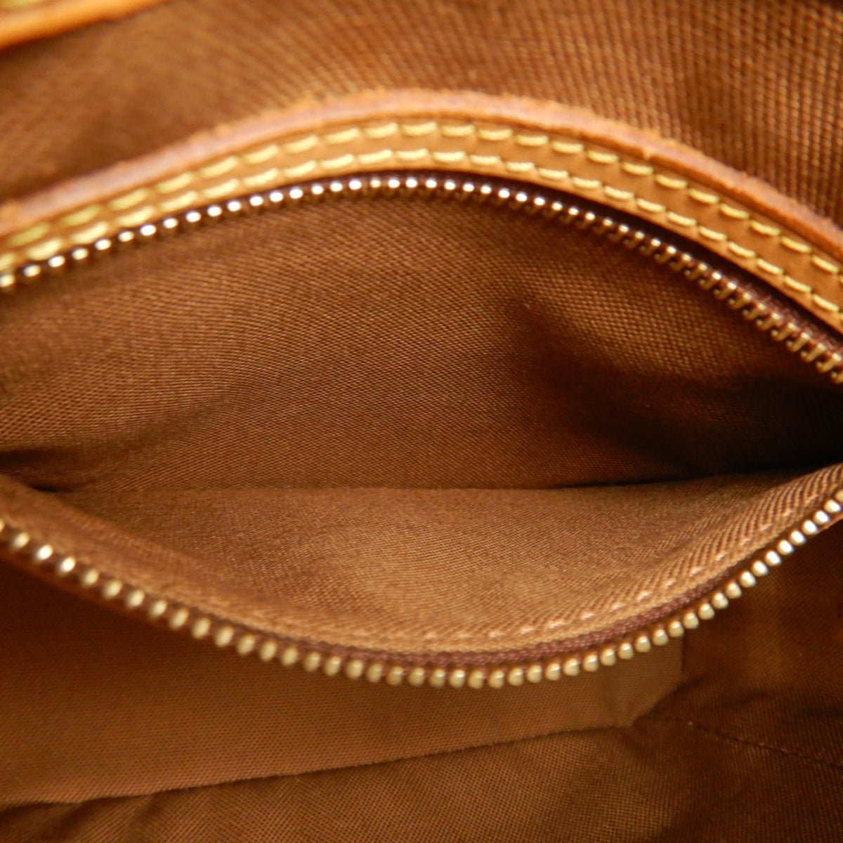 Louis Vuitton Brown Monogram Canvas Handbag (Pre-Owned)