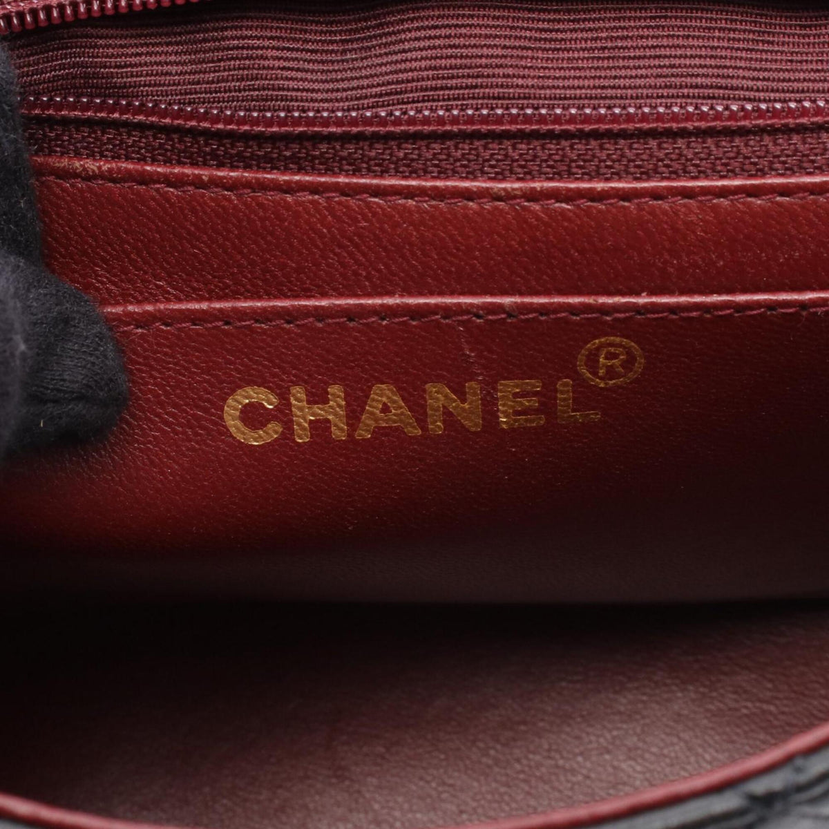 Chanel Black Leather Handbag (Pre-Owned)