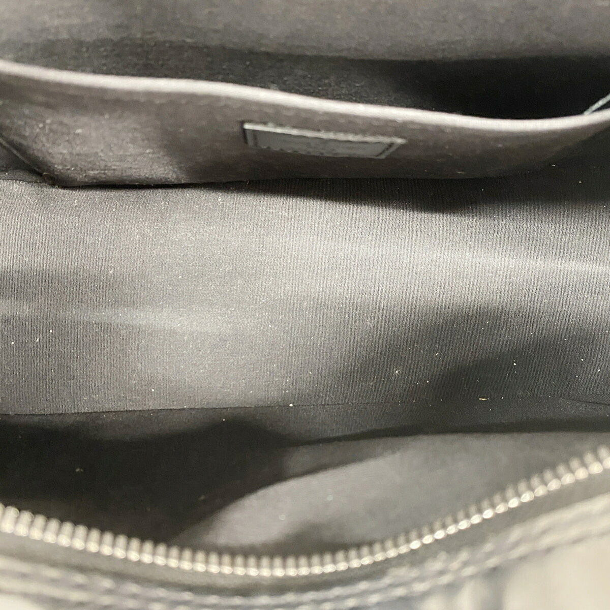 Louis Vuitton Noir Handbag (Pre-Owned)