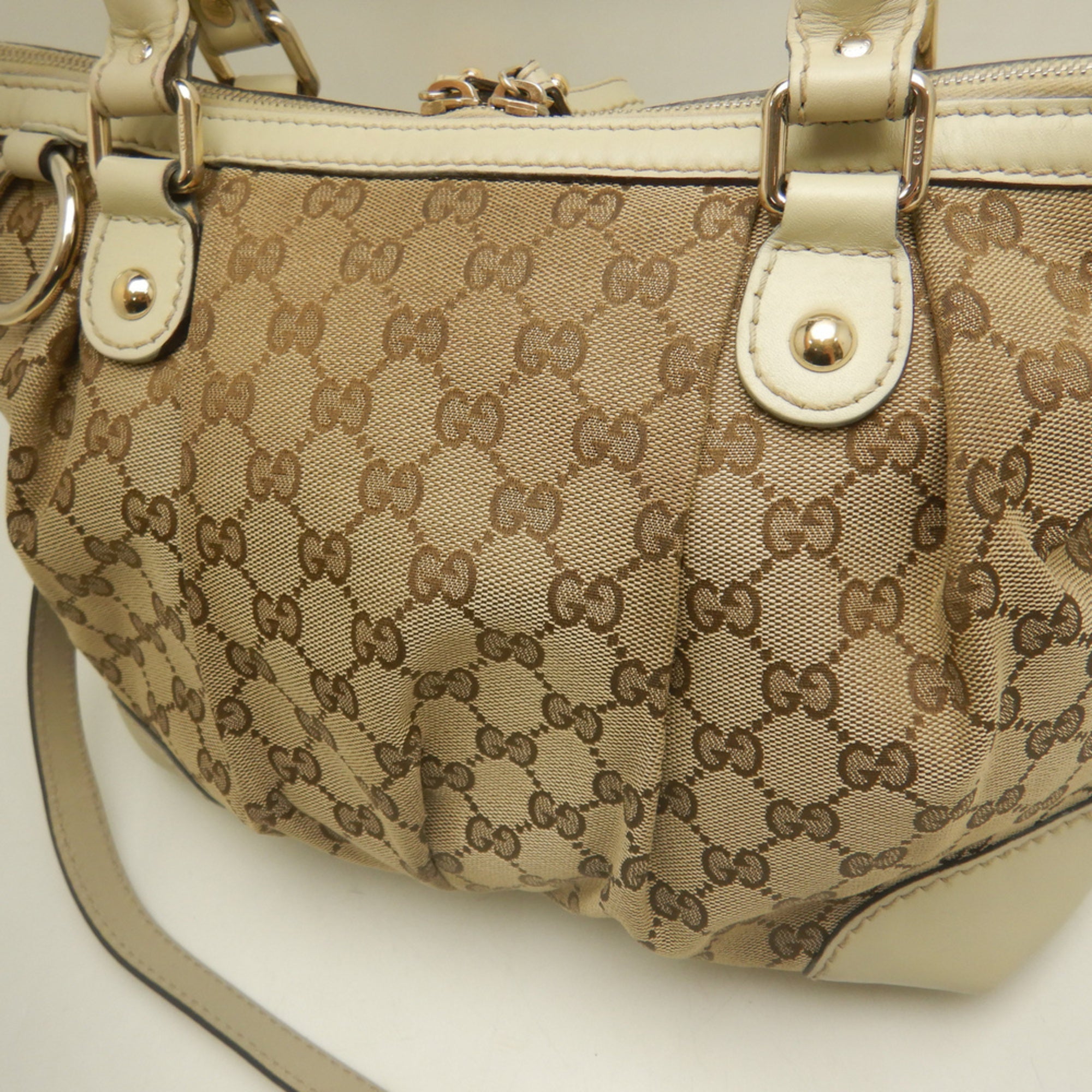 Gucci Beige Gg Canvas Leather Handbag (Pre-Owned)
