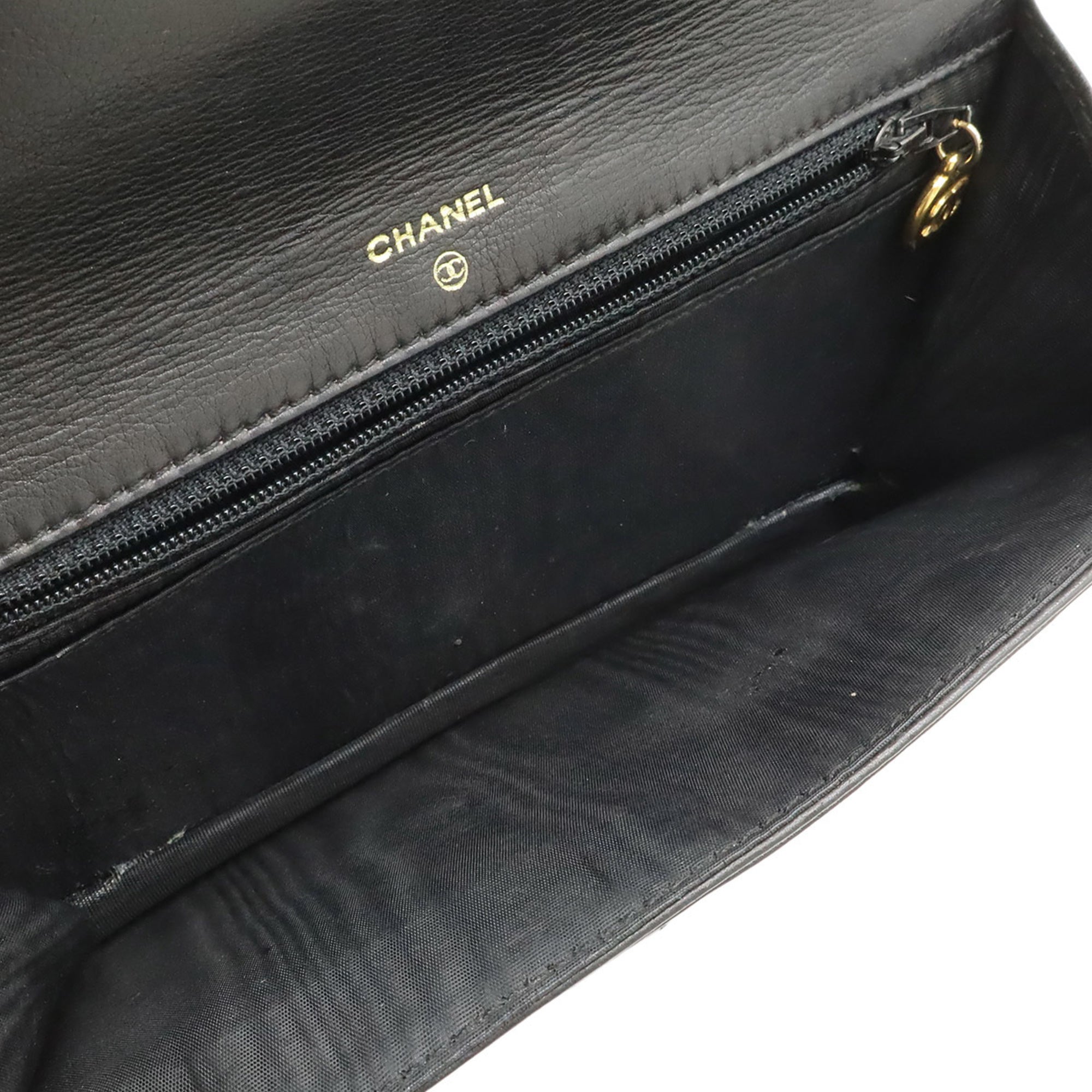 Chanel Black Leather Pochette Shoulder Bag (Pre-Owned)