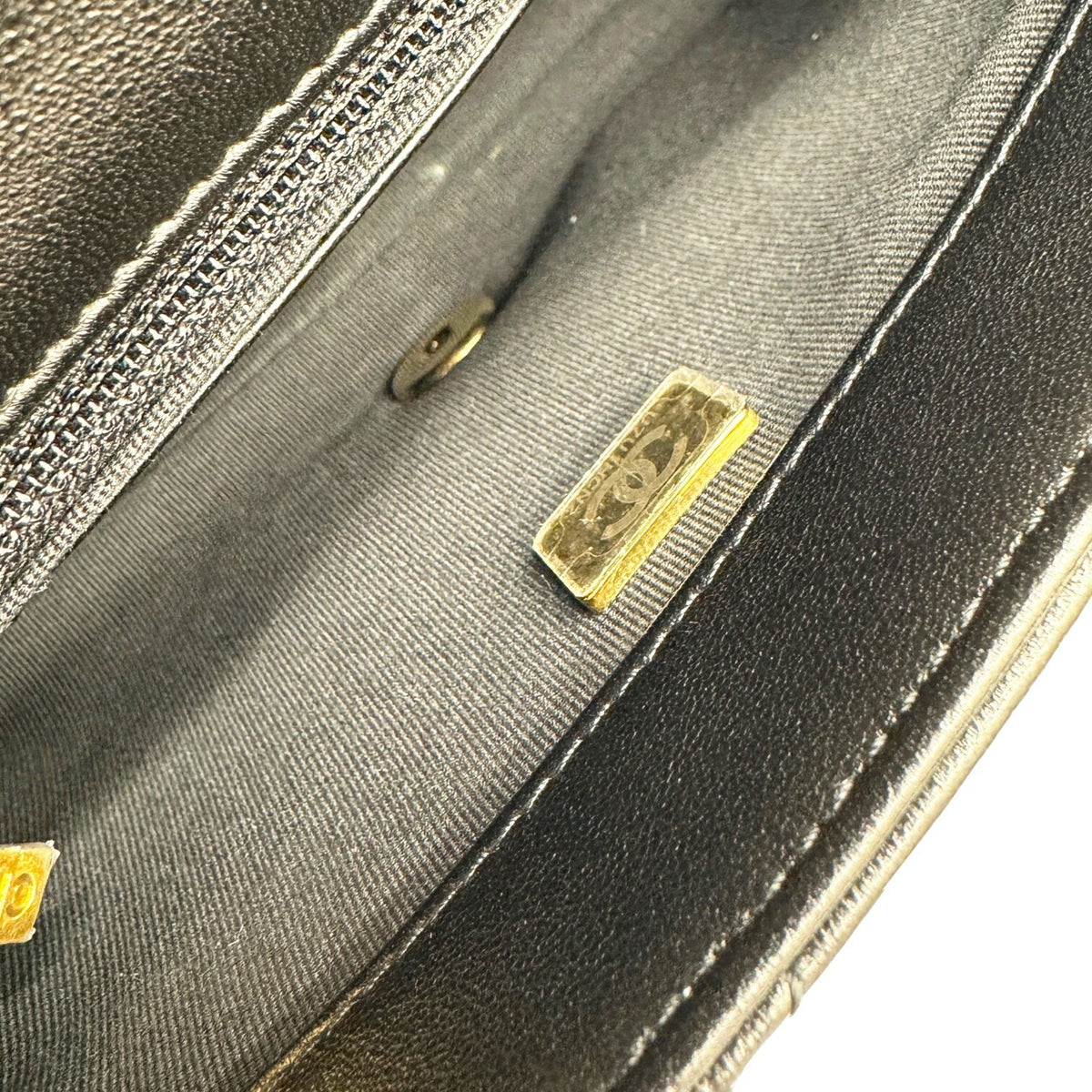 Chanel Black Shoulder Bag (Pre-Owned)