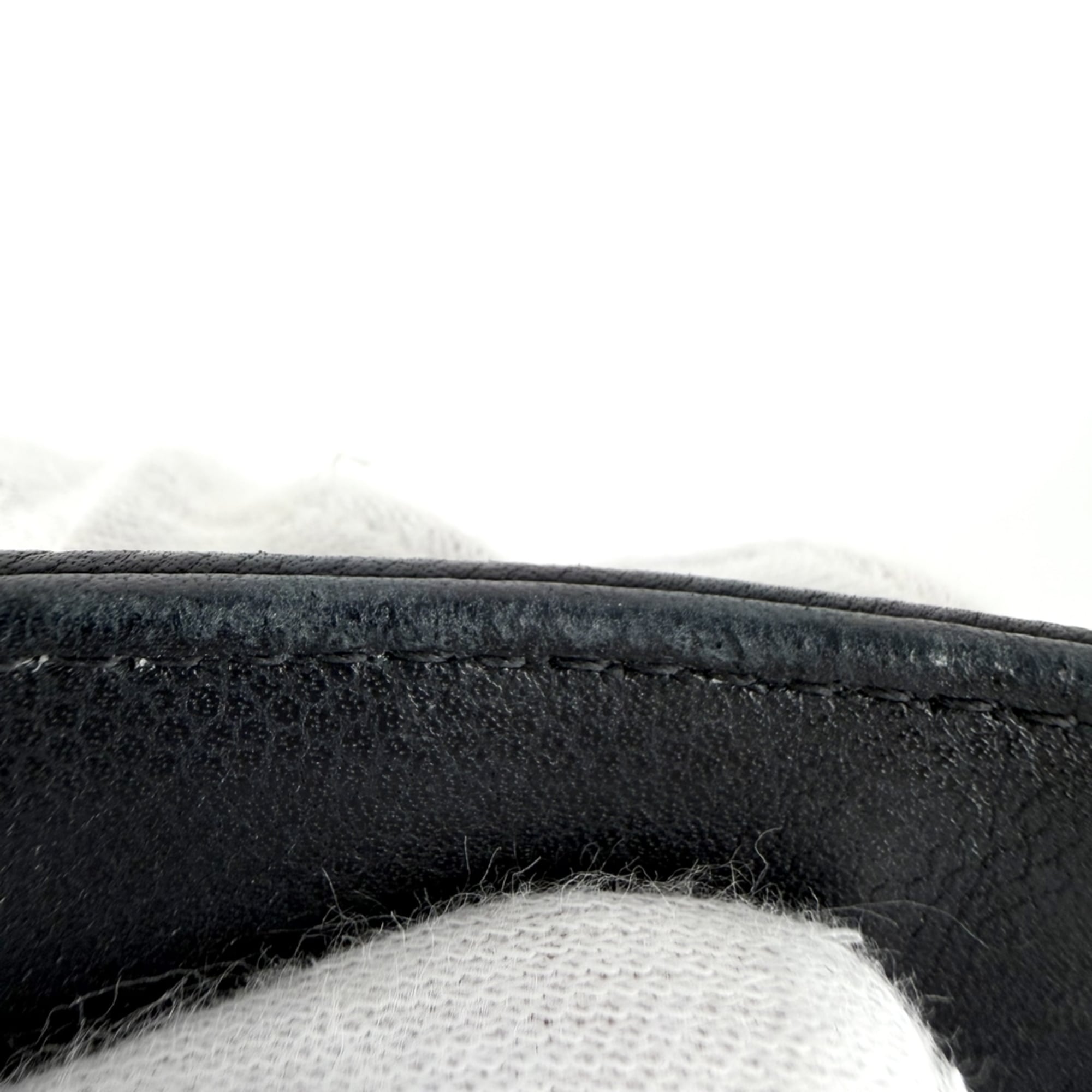 Chanel Black White Leather Pouch Shoulder Bag (Pre-Owned)