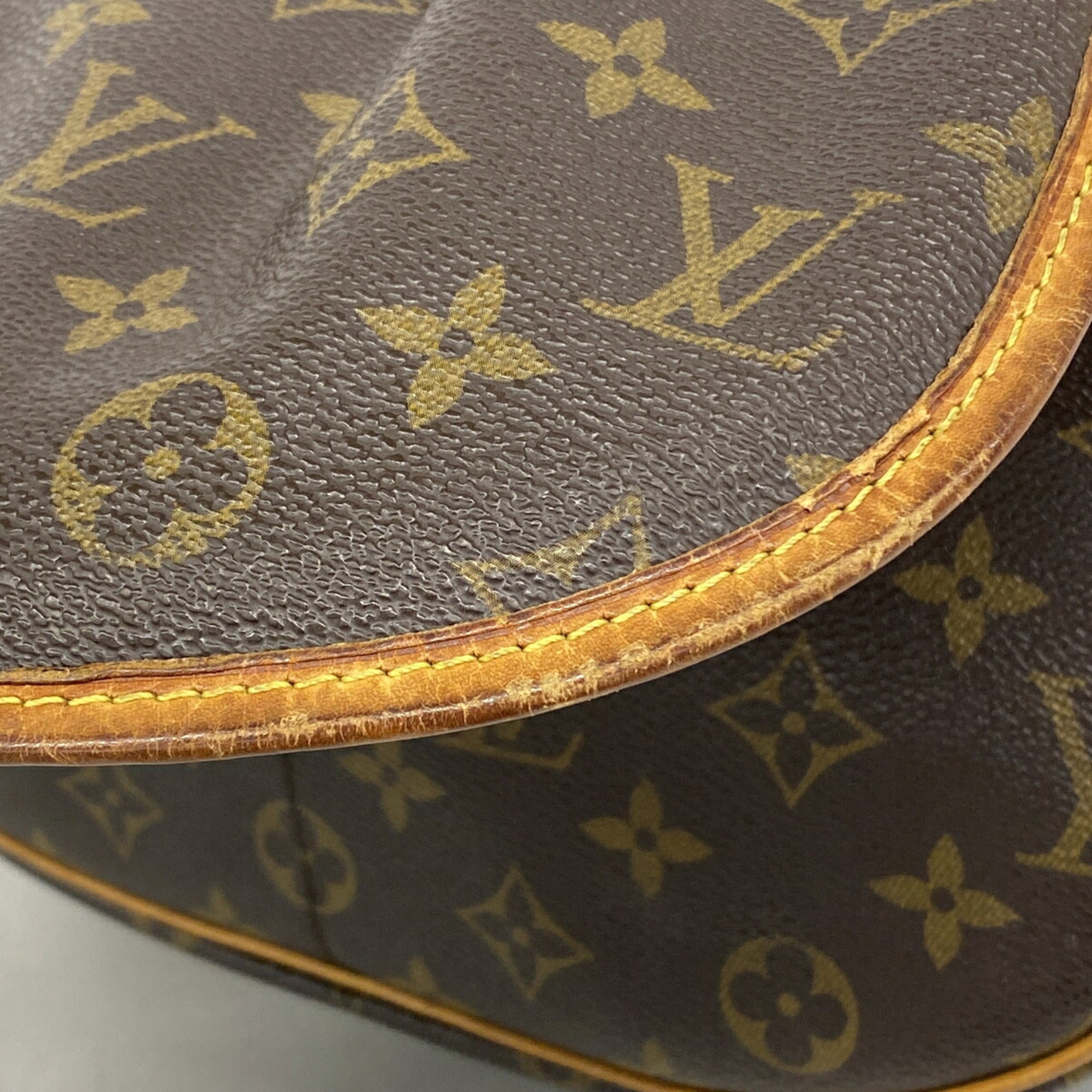 Louis Vuitton Brown Shoulder Bag (Pre-Owned)