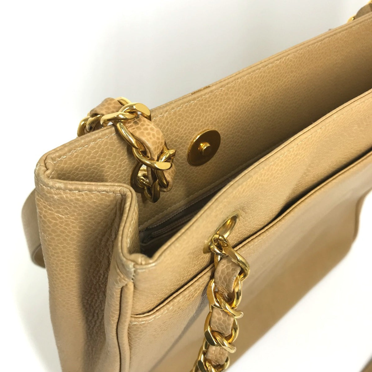 Chanel Beige Leather Shoulder Bag (Pre-Owned)
