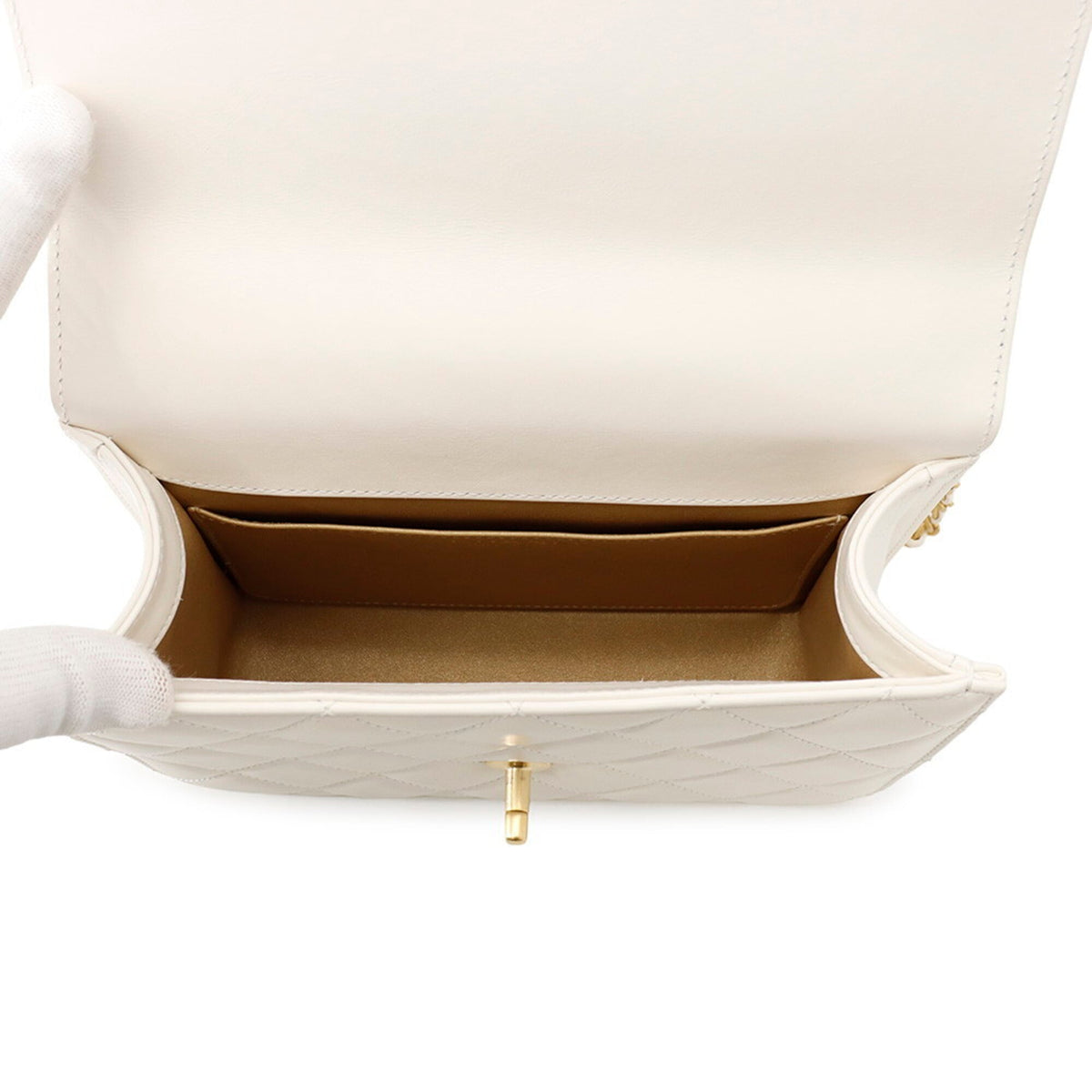 Chanel Matelasse White Leather Handbag Shoulder Bag (Pre-Owned)