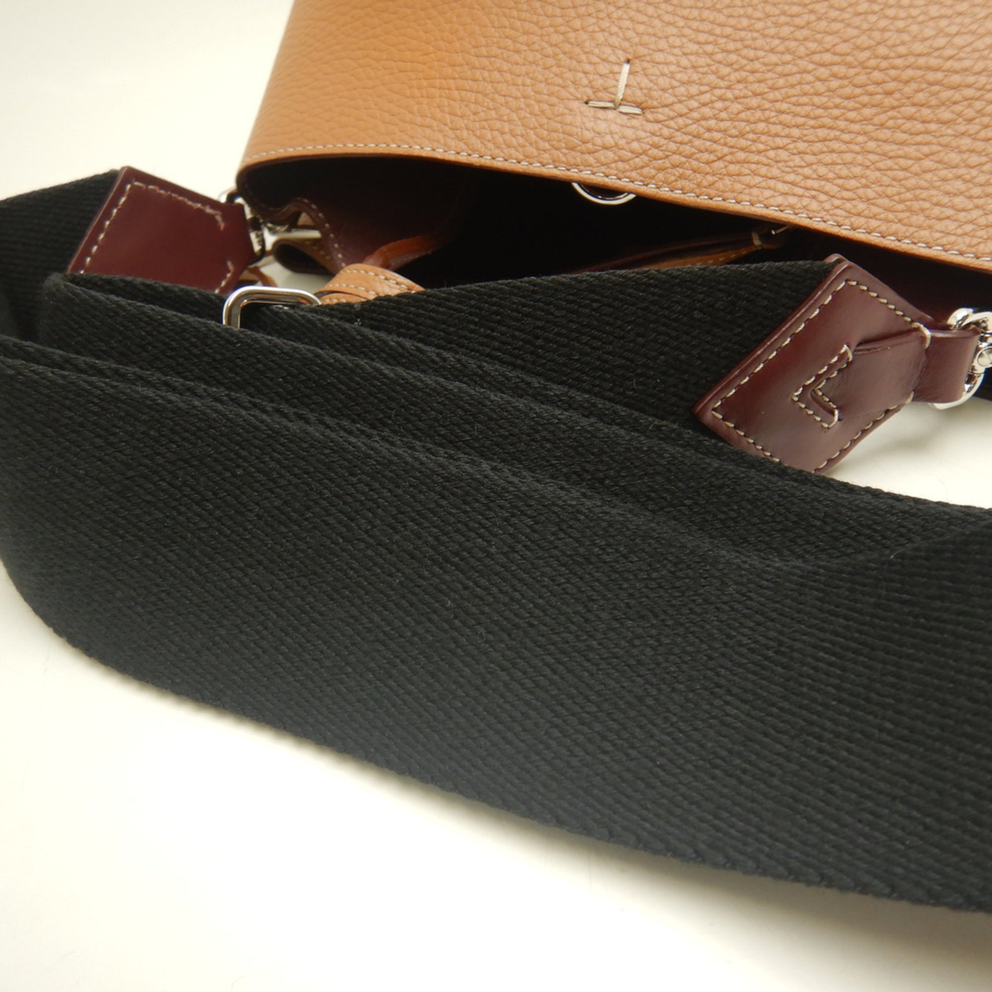 Tod's Brown Leather Handbag (Pre-Owned)
