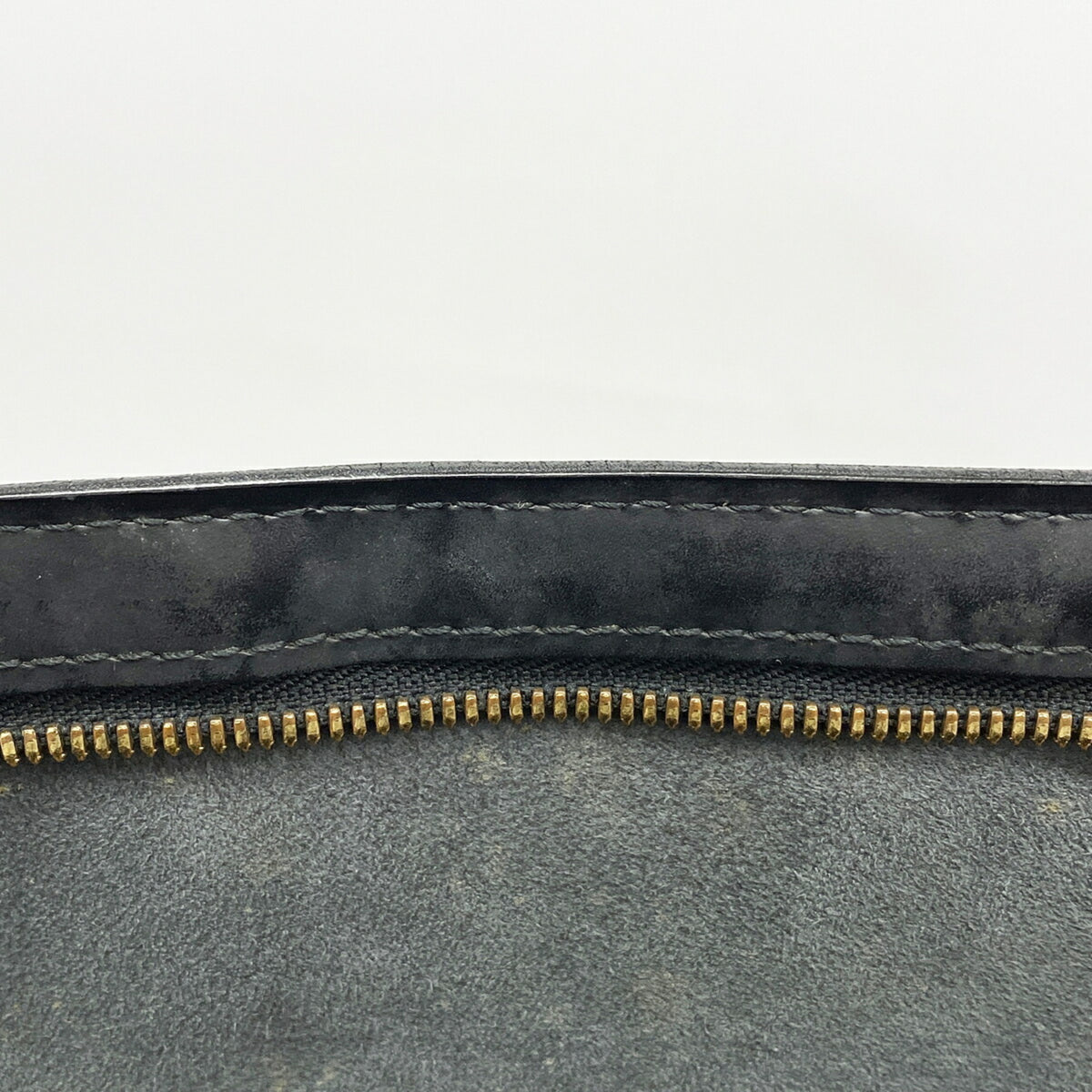 Louis Vuitton Noir Shoulder Bag (Pre-Owned)