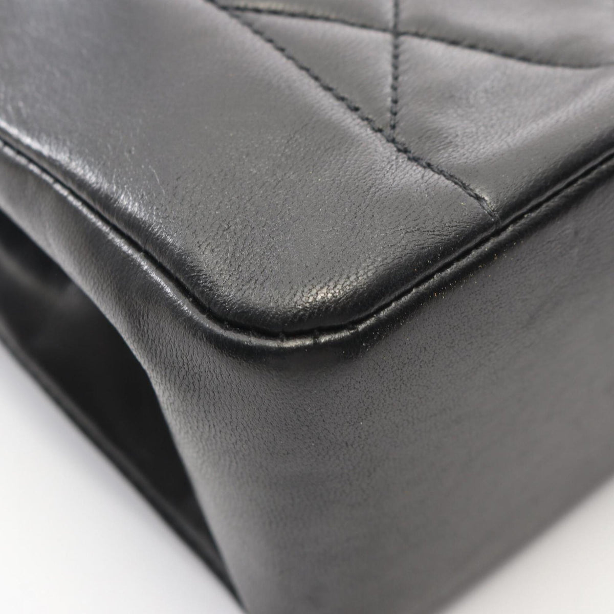 Chanel Black Leather Handbag Shoulder Bag (Pre-Owned)