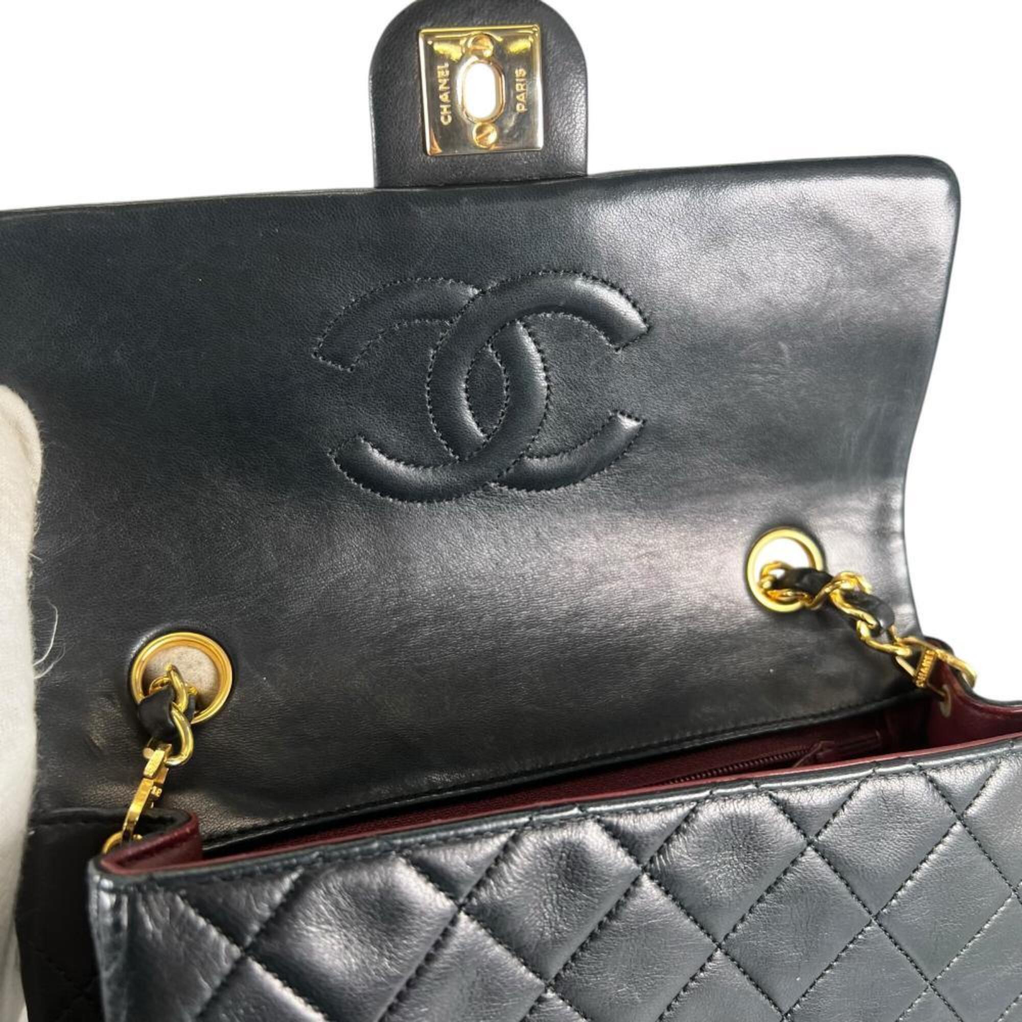 Chanel Black Leather Shoulder Bag (Pre-Owned)