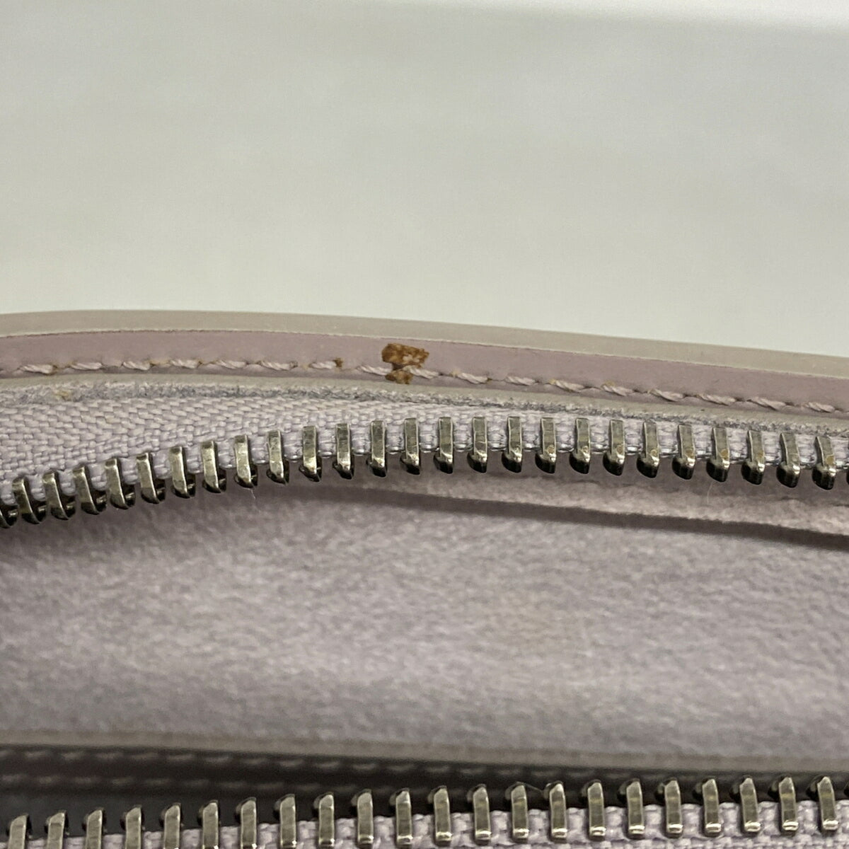 Louis Vuitton Lilac Handbag (Pre-Owned)