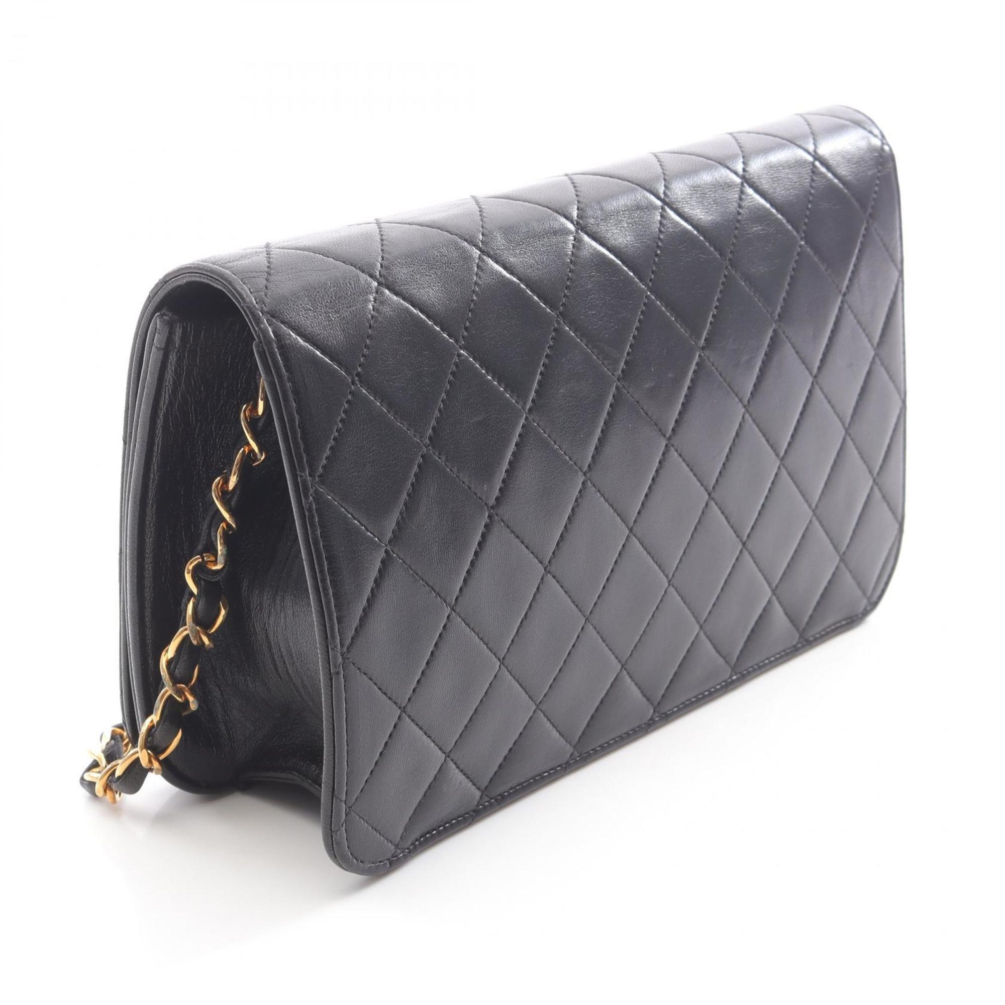 Chanel Black Leather Shoulder Bag (Pre-Owned)