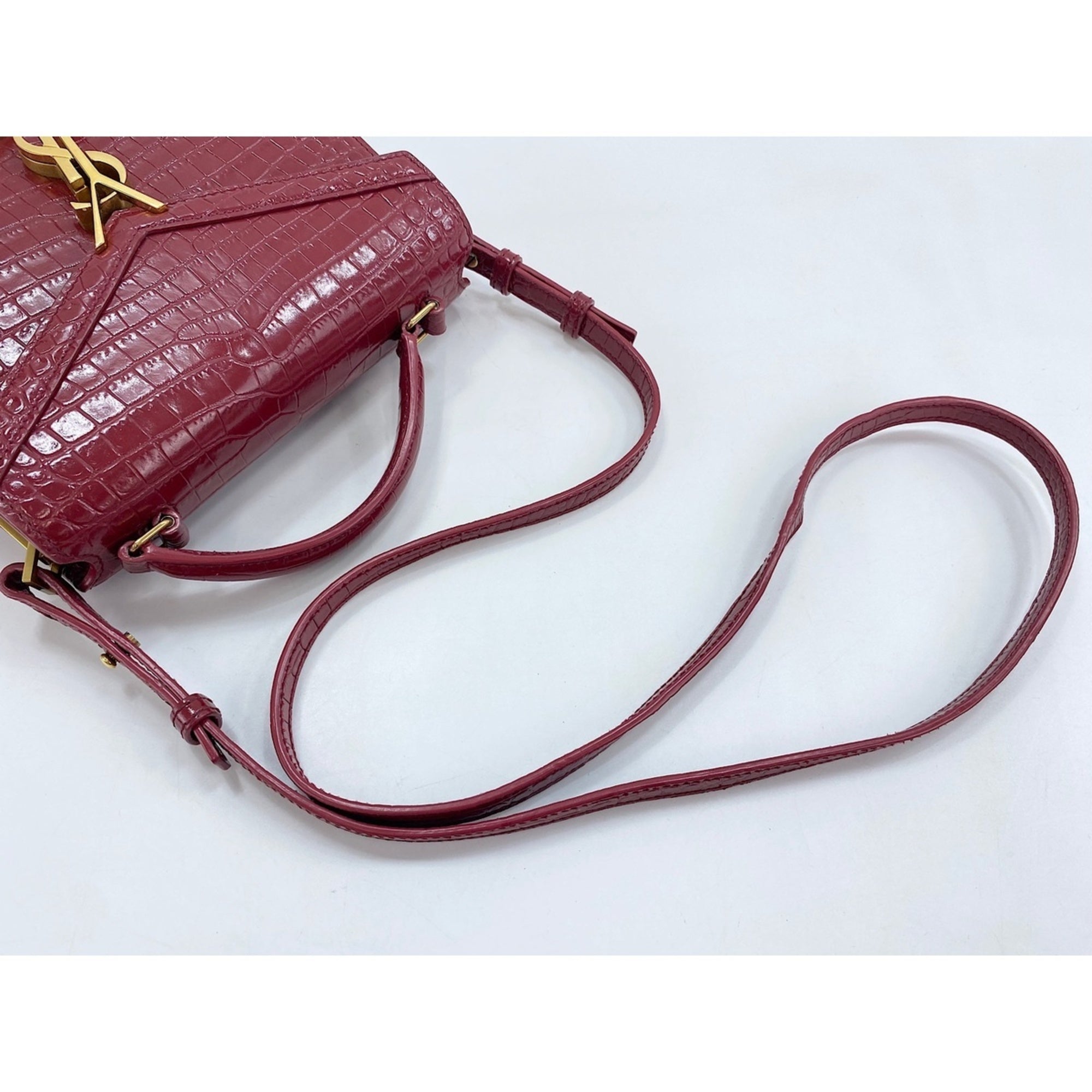 Yves Saint Laurent Red Color Leather Shoulder Bag (Pre-Owned)