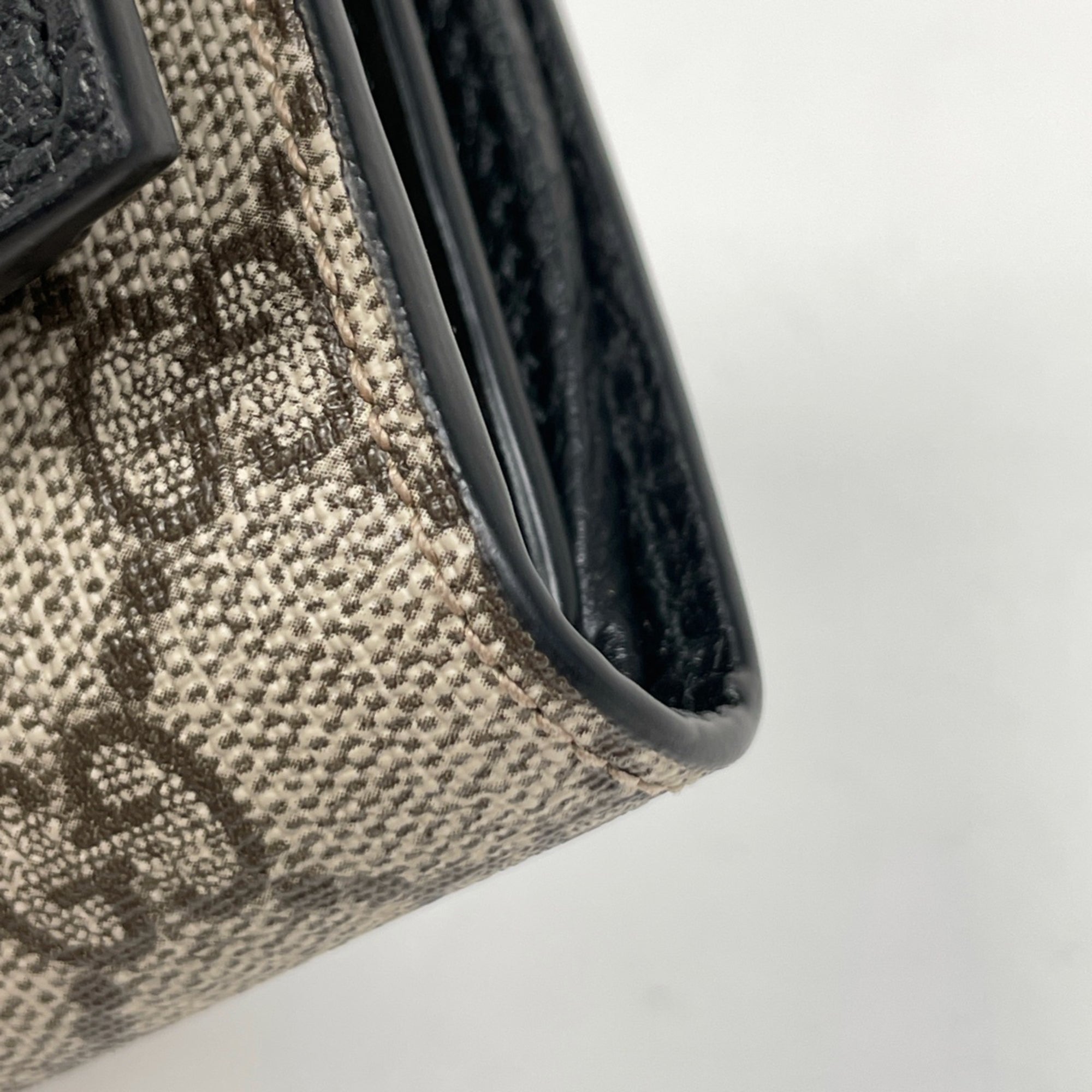 Gucci Beige Black Gg Supreme Wallet (Bi-Fold) (Pre-Owned)