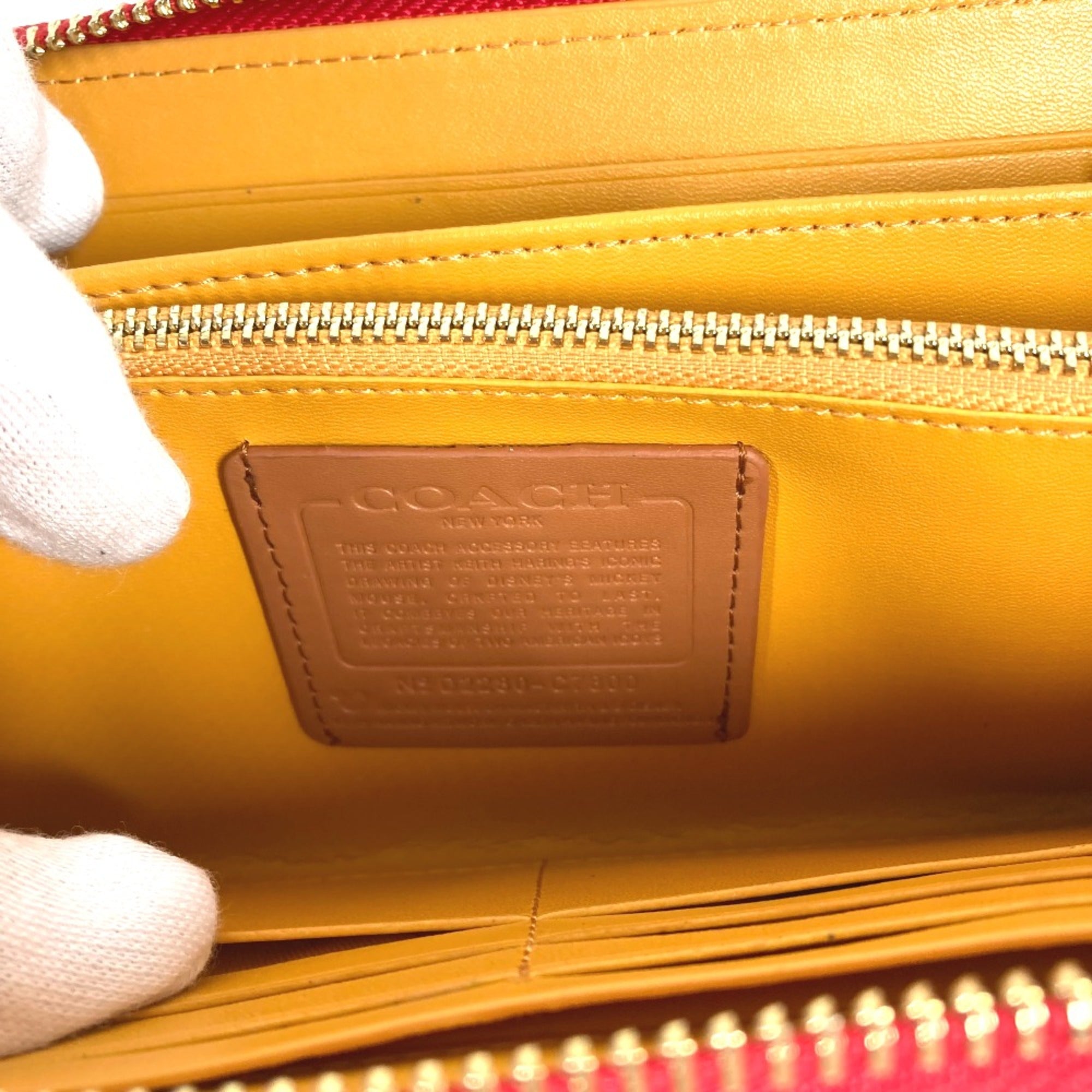 Coach White Leather Long Wallet (Bi-Fold) (Pre-Owned)