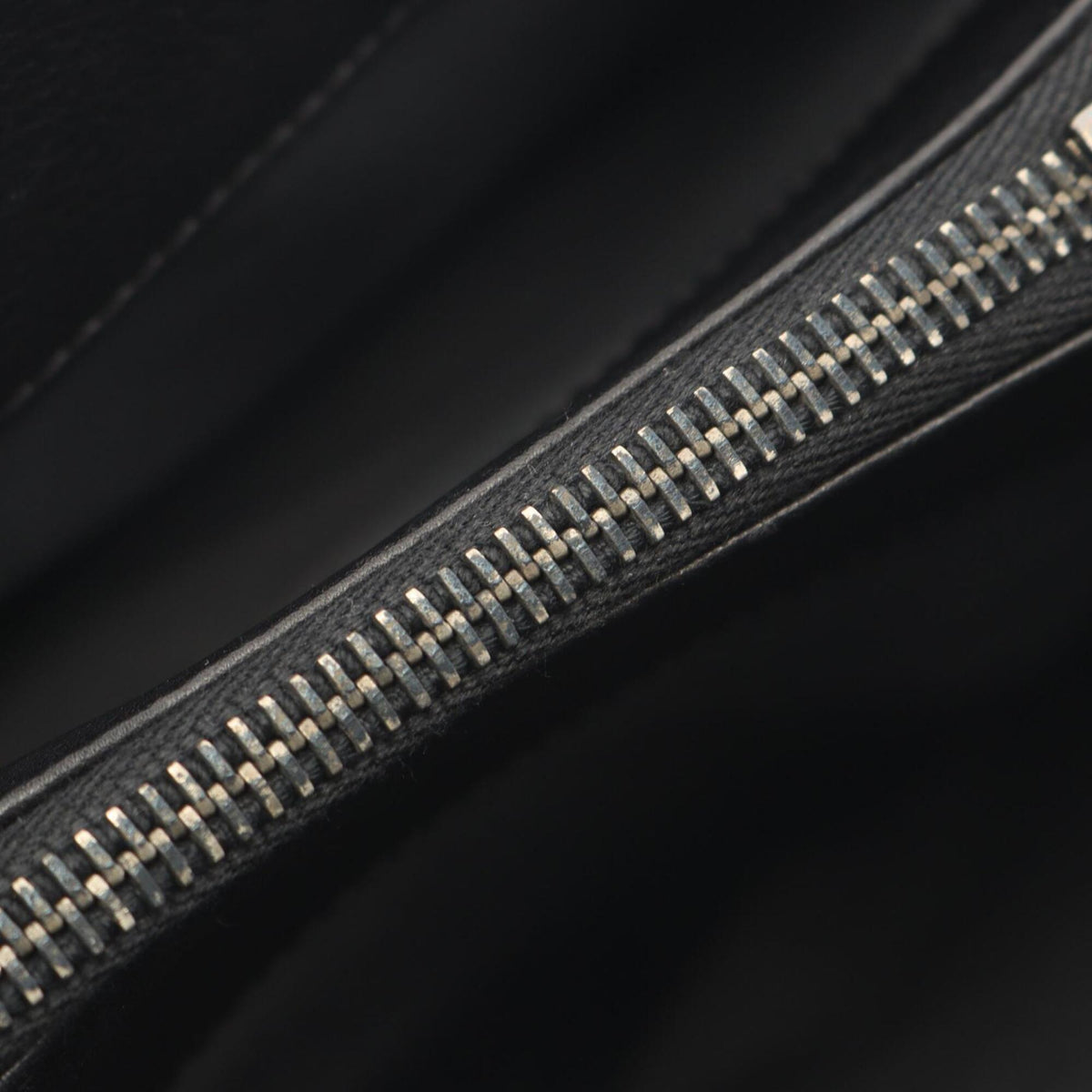Chanel Black Leather Handbag (Pre-Owned)