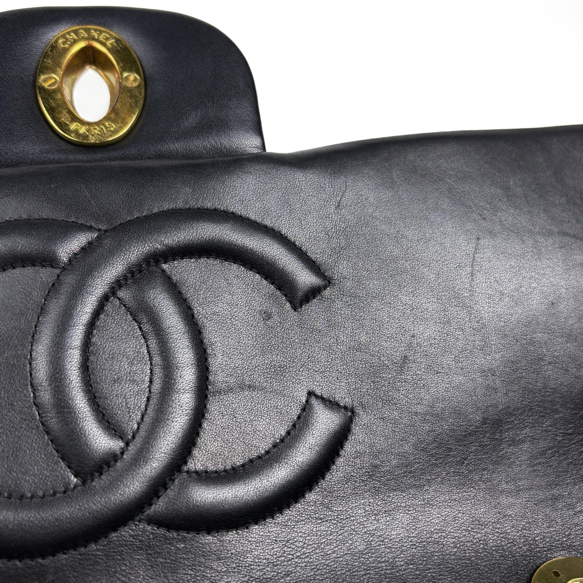 Chanel Matelasse Black Leather Shoulder Bag (Pre-Owned)