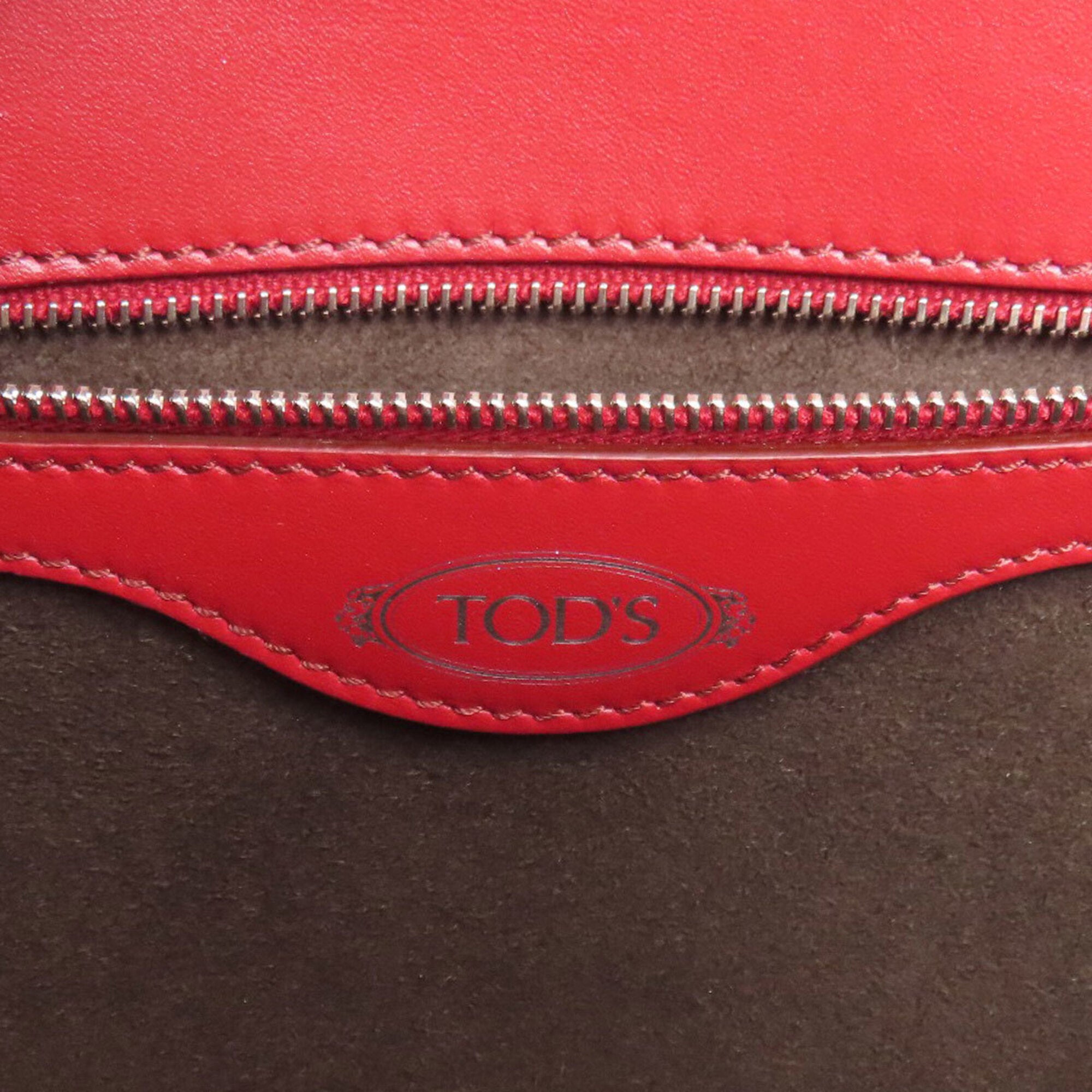 Tod's Red Color Leather Handbag (Pre-Owned)
