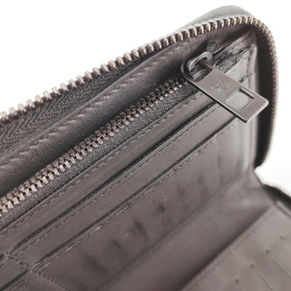 Louis Vuitton Black Leather Long Wallet (Bi-Fold) (Pre-Owned)