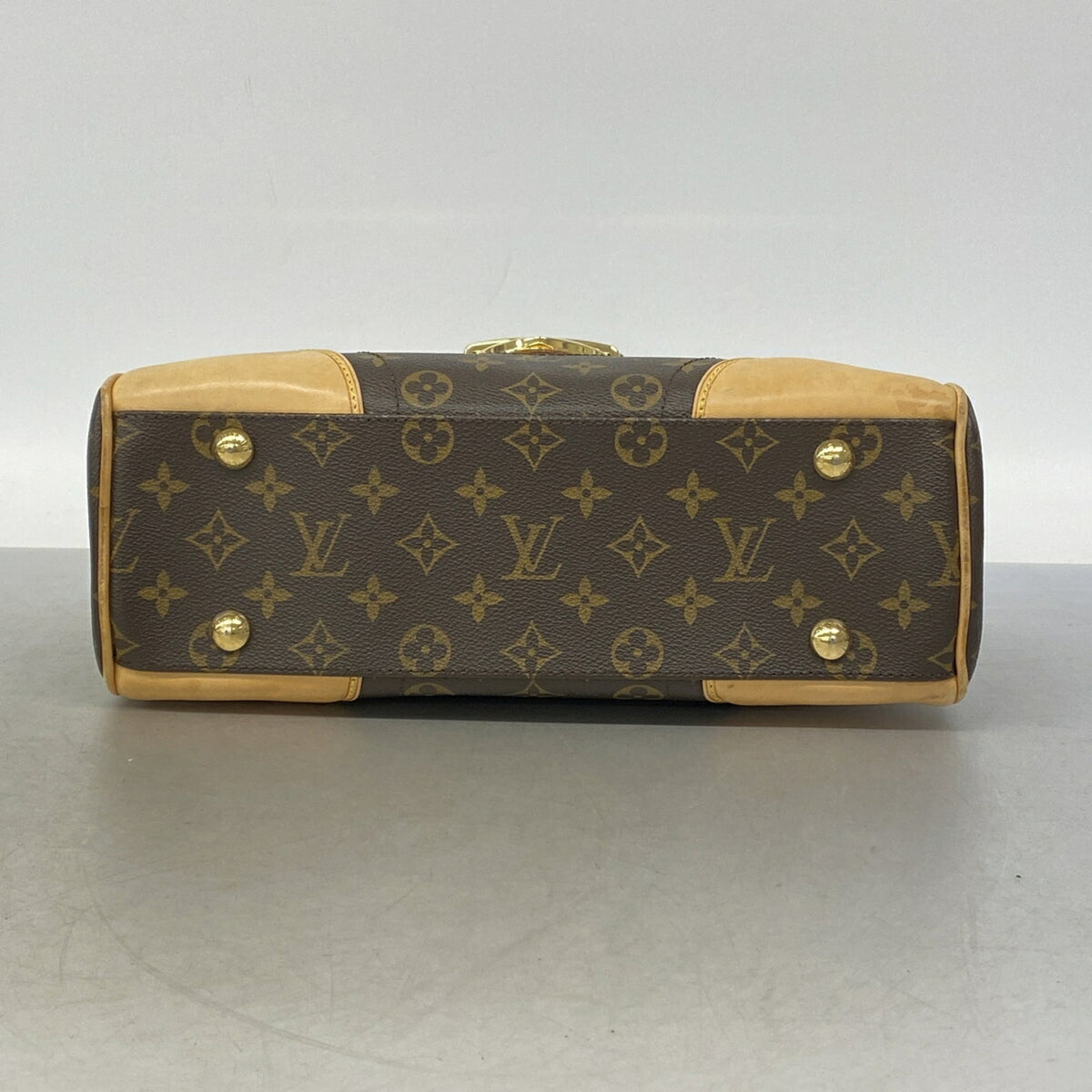 Louis Vuitton Brown Shoulder Bag (Pre-Owned)