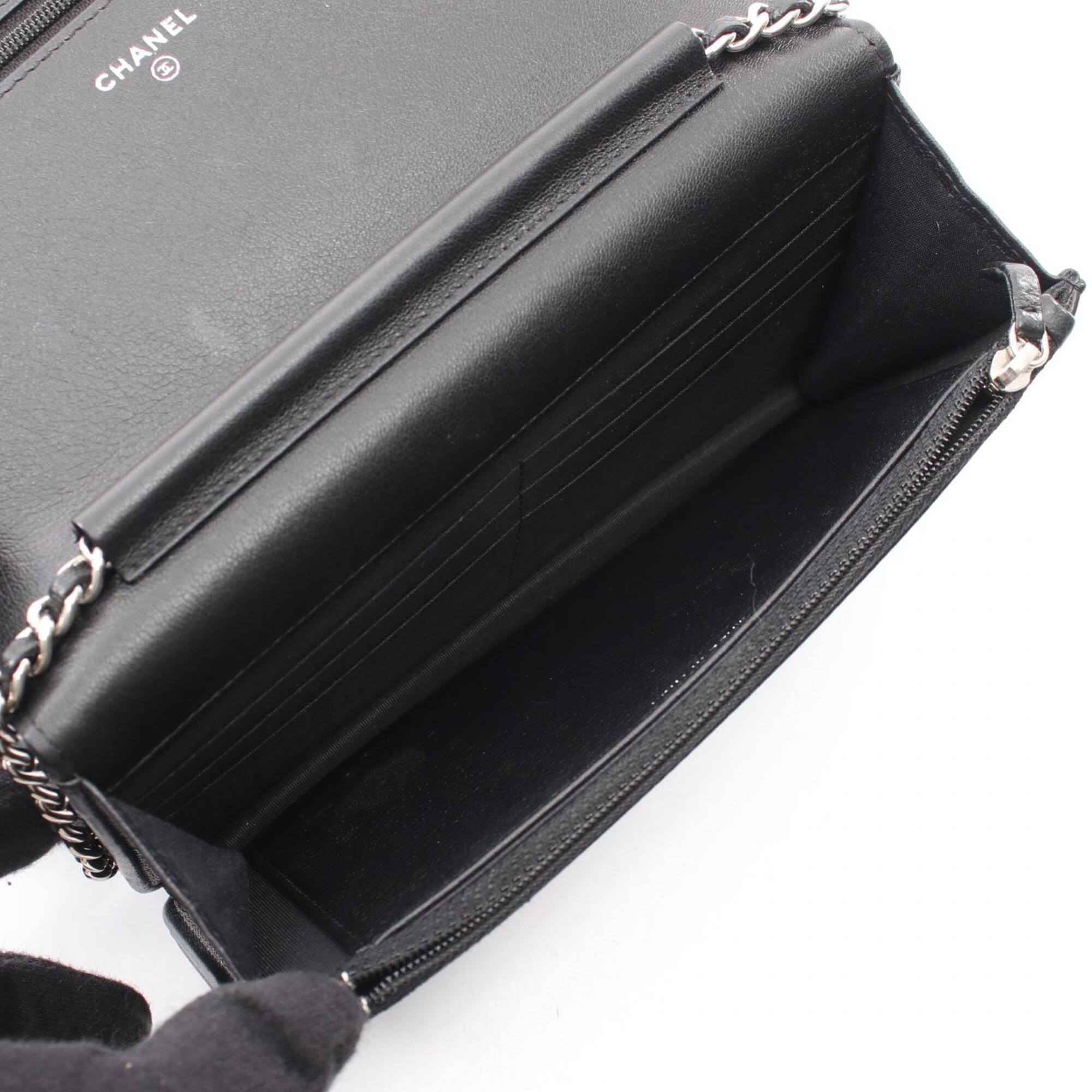 Chanel Black Leather Handbag Shoulder Bag (Pre-Owned)