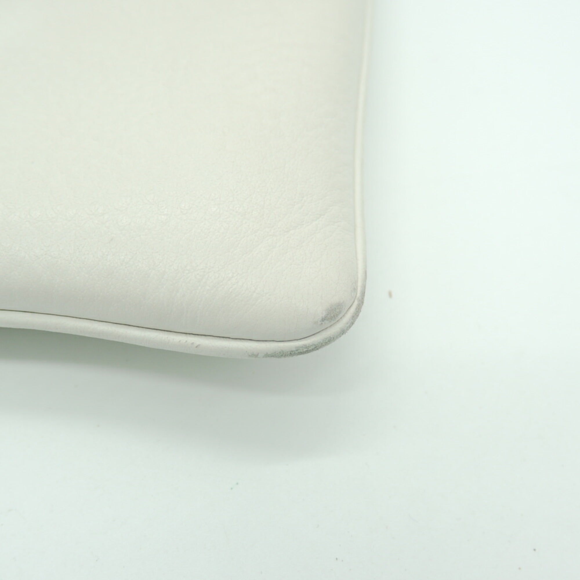 Balenciaga White Leather Clutch Bag (Pre-Owned)
