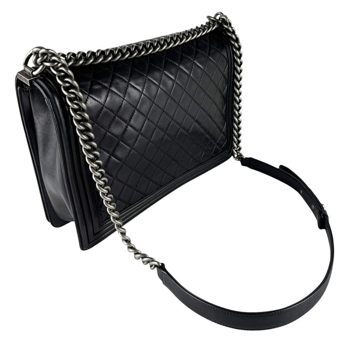 Chanel Black Leather Shoulder Bag (Pre-Owned)