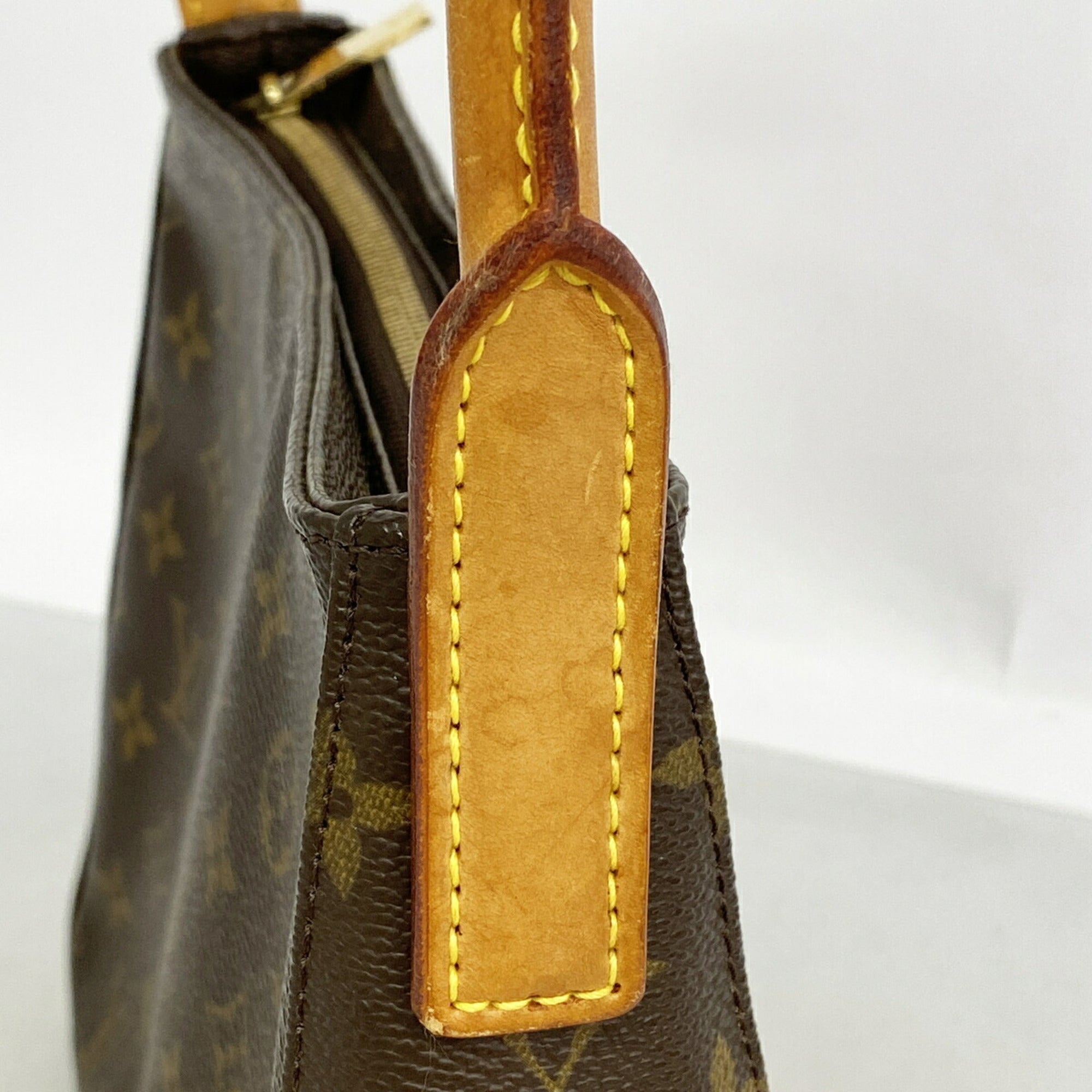 Louis Vuitton Brown Shoulder Bag (Pre-Owned)