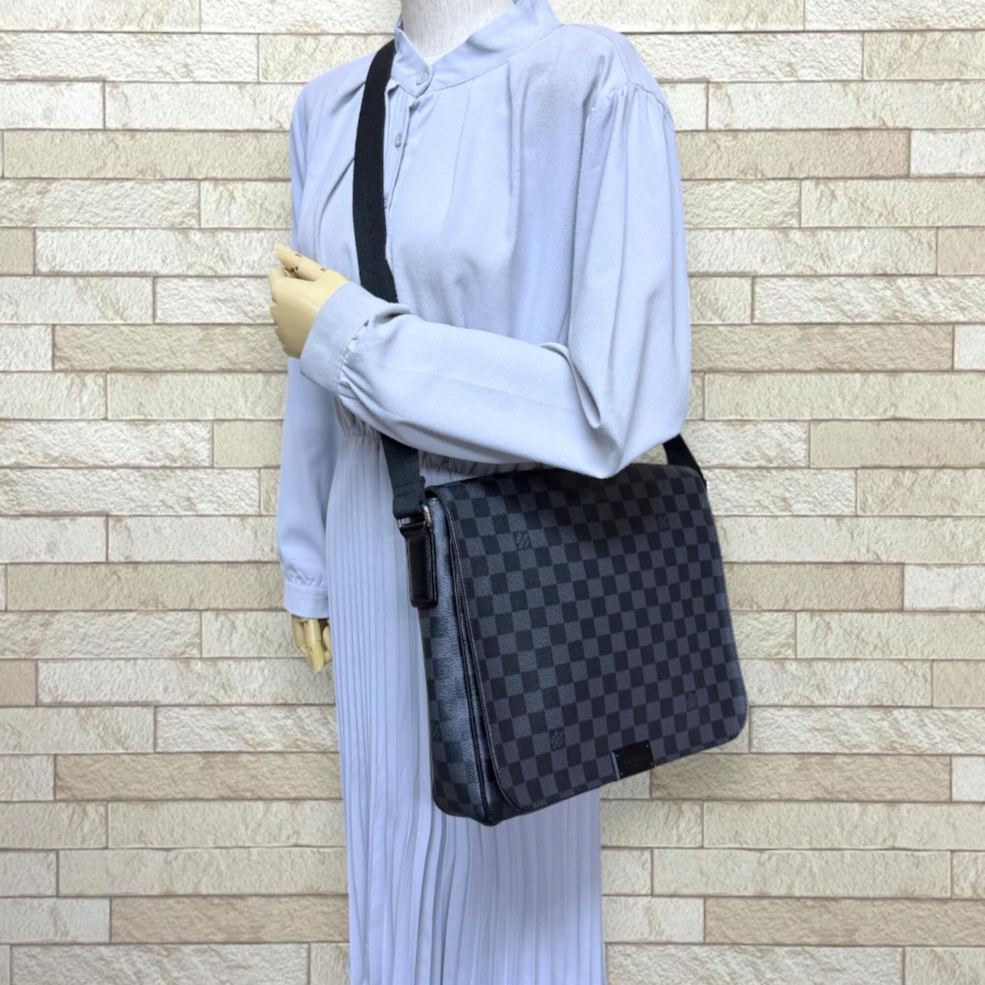 Louis Vuitton Damier Graphite Black Gray Damier Graphite Shoulder Bag (Pre-Owned)