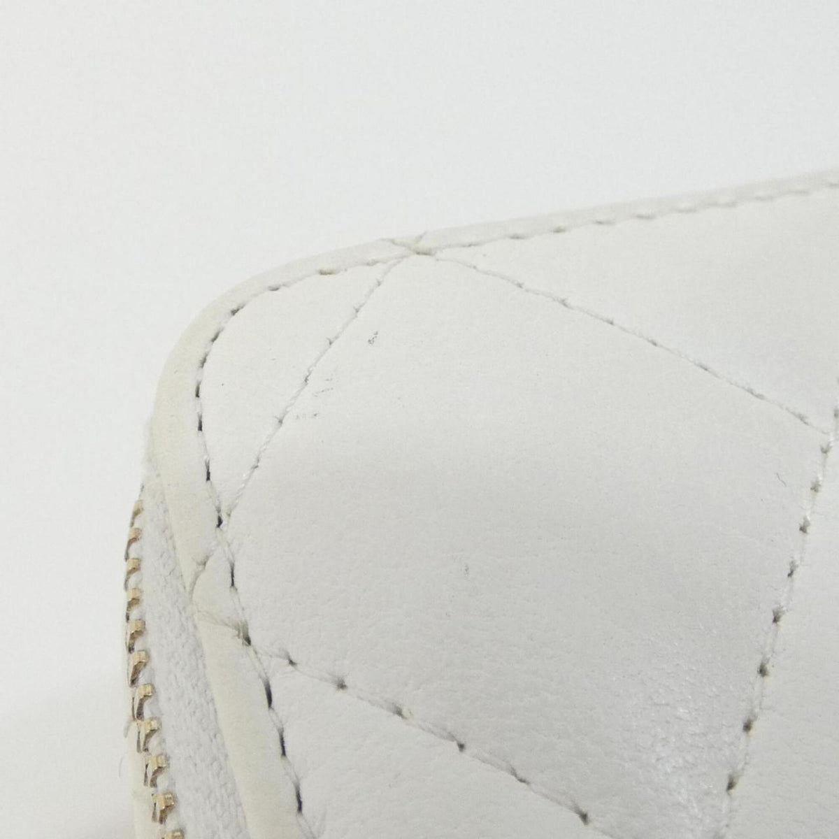 Chanel White Leather Handbag Shoulder Bag (Pre-Owned)