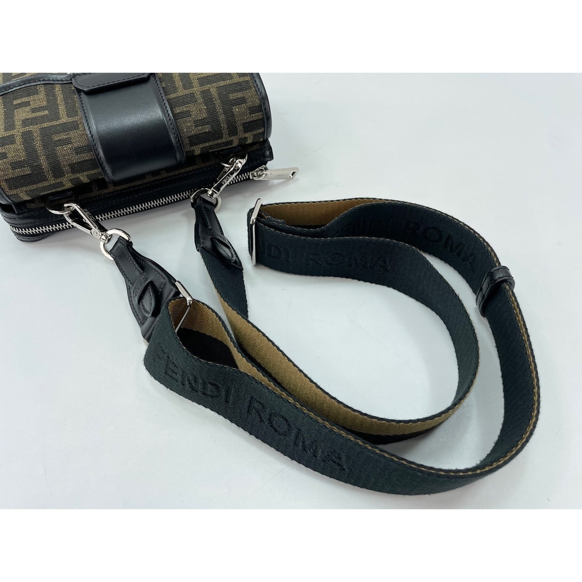 Fendi Brown Canvas Shoulder Bag (Pre-Owned)