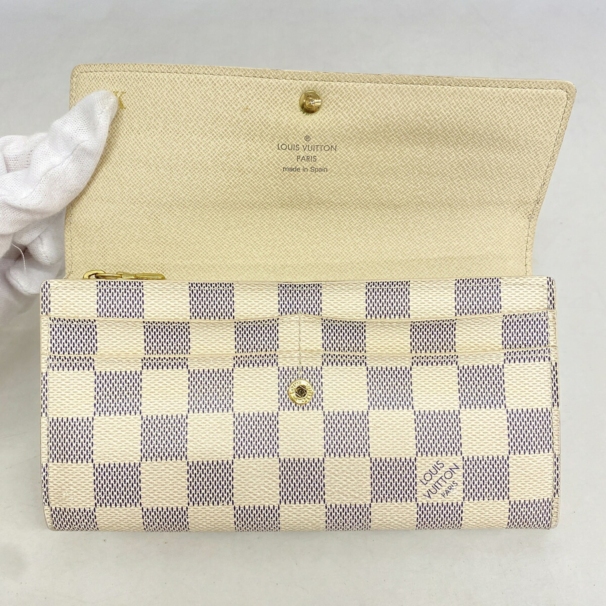 Louis Vuitton White Long Wallet (Bi-Fold) (Pre-Owned)