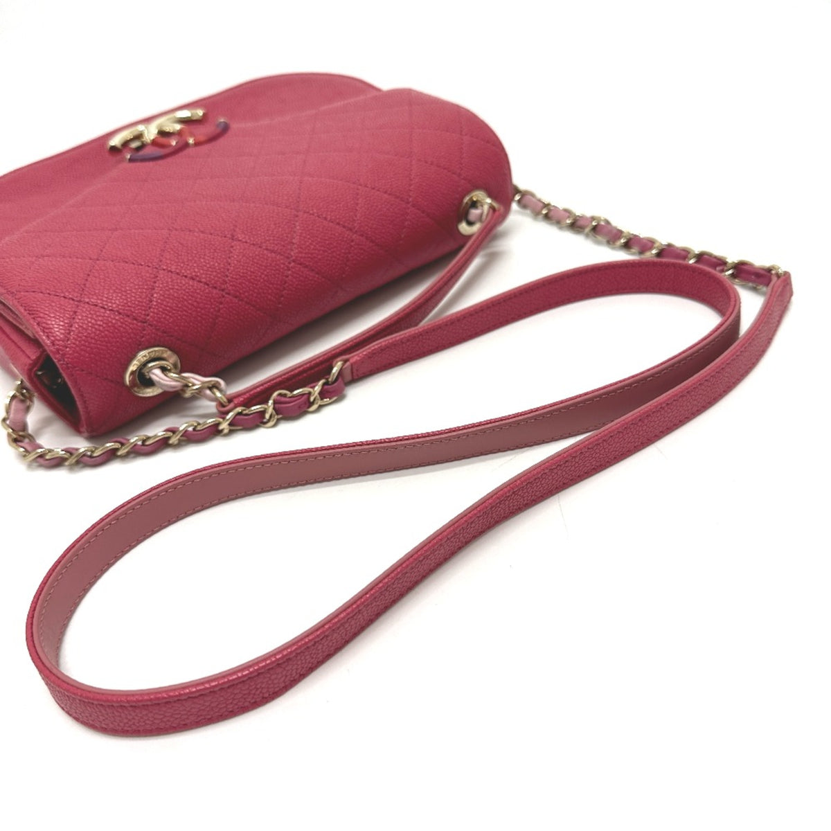 Chanel Pink Leather Shoulder Bag (Pre-Owned)