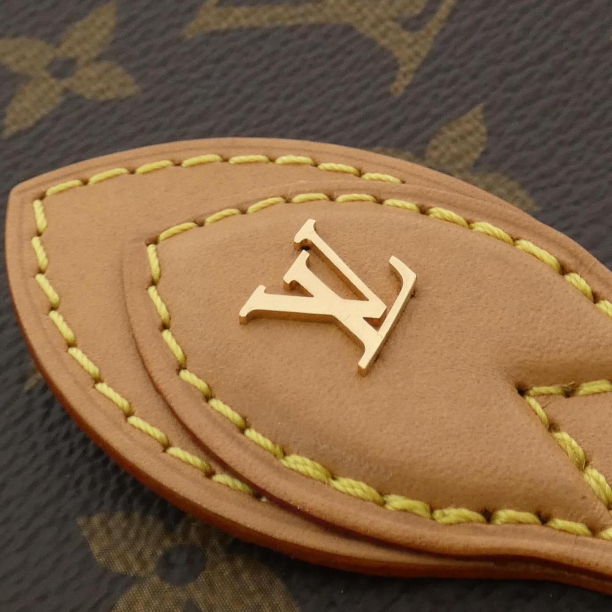 Louis Vuitton Marron Coated Canvas Shoulder Bag (Pre-Owned)