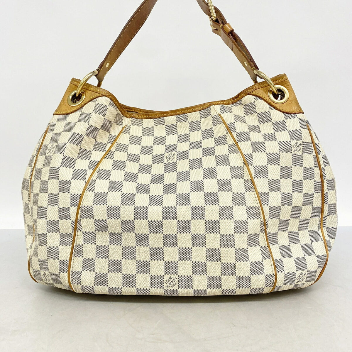 Louis Vuitton White Shoulder Bag (Pre-Owned)