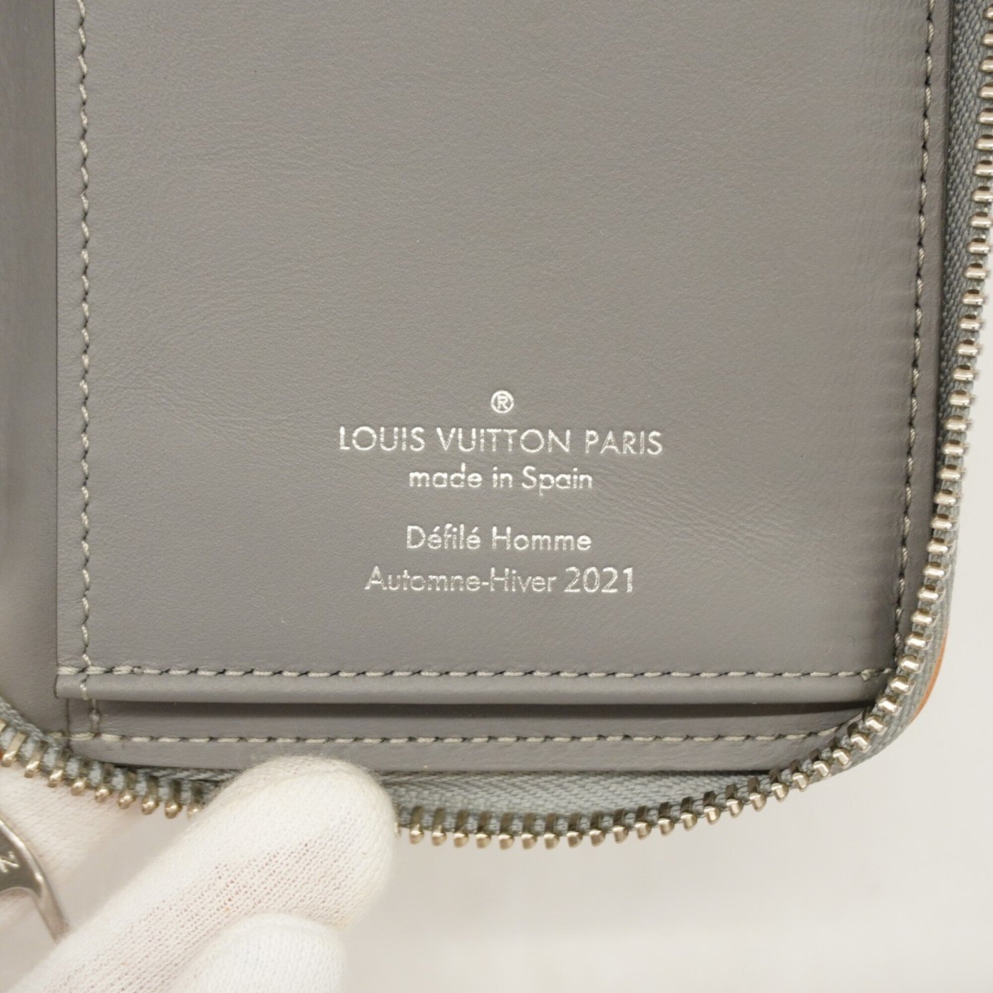 Louis Vuitton Silver Long Wallet (Bi-Fold) (Pre-Owned)
