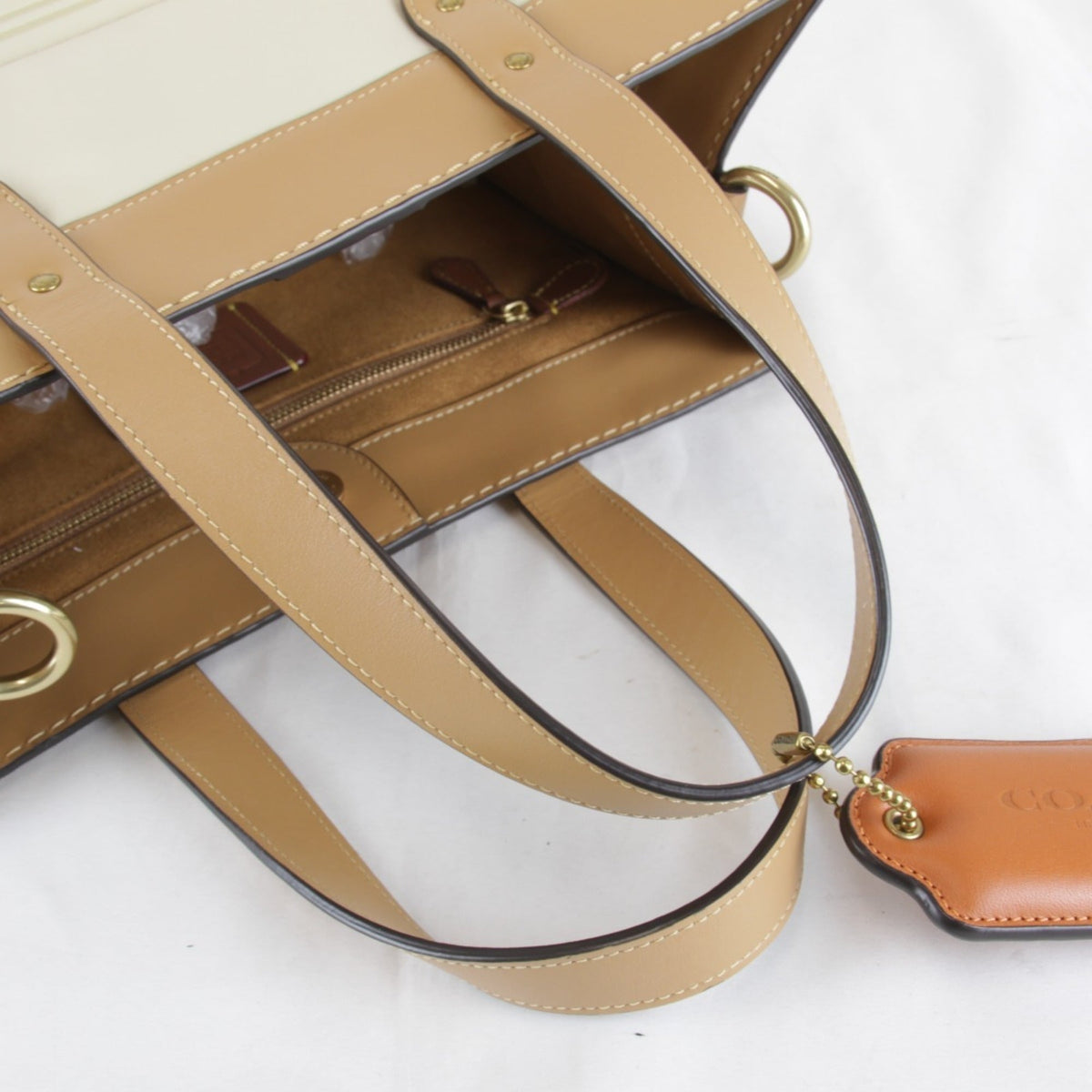 Coach Beige Leather Tote Bag (Pre-Owned)