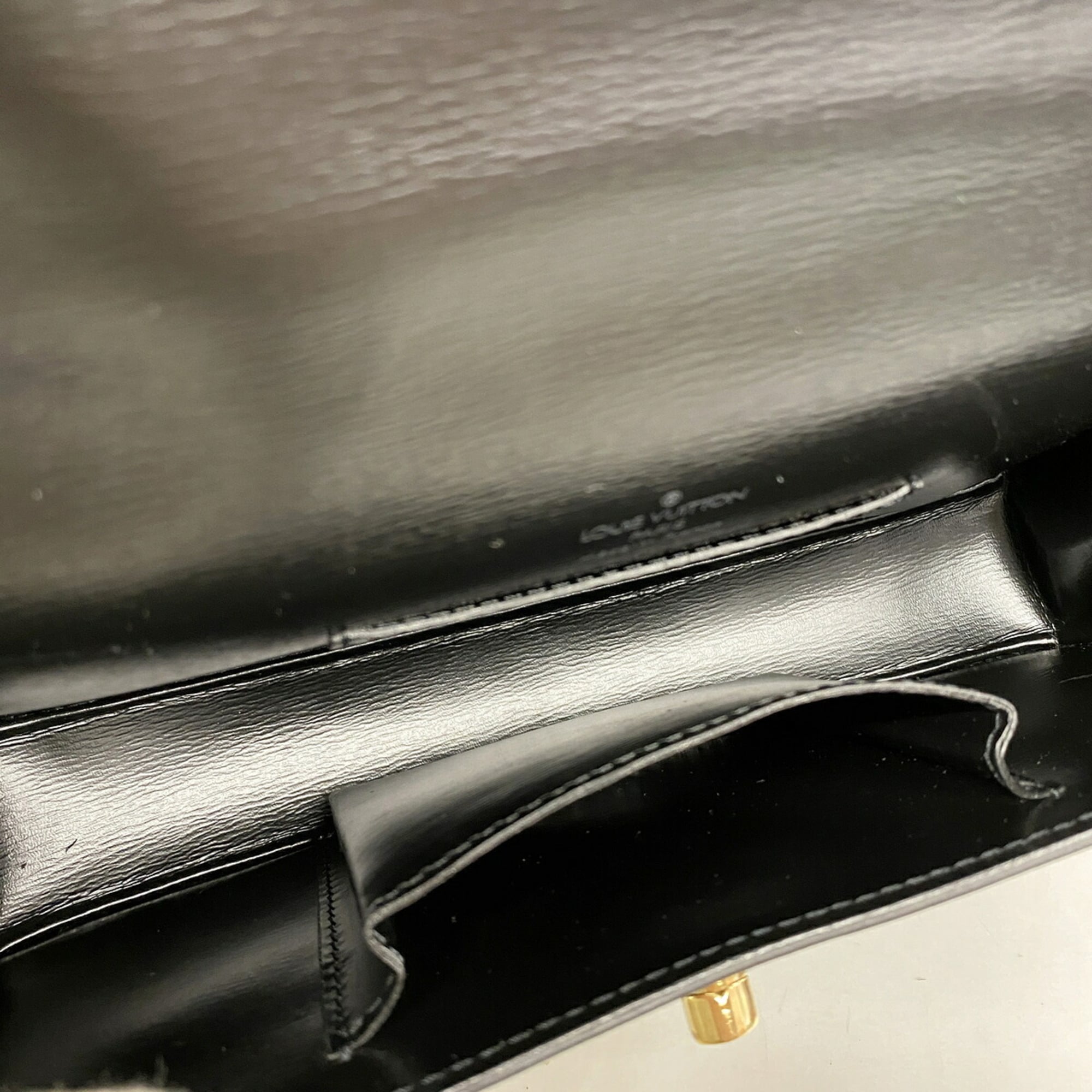 Louis Vuitton Noir Shoulder Bag (Pre-Owned)