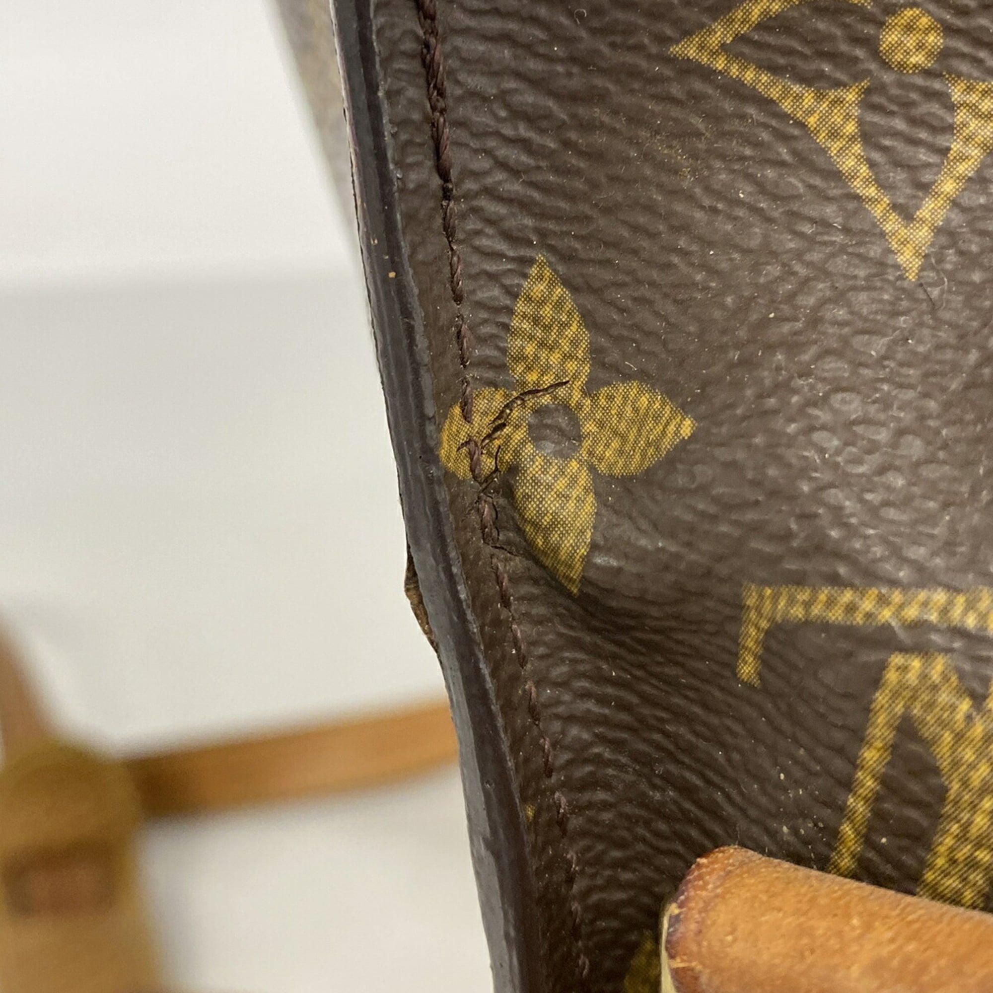 Louis Vuitton Brown Shoulder Bag (Pre-Owned)