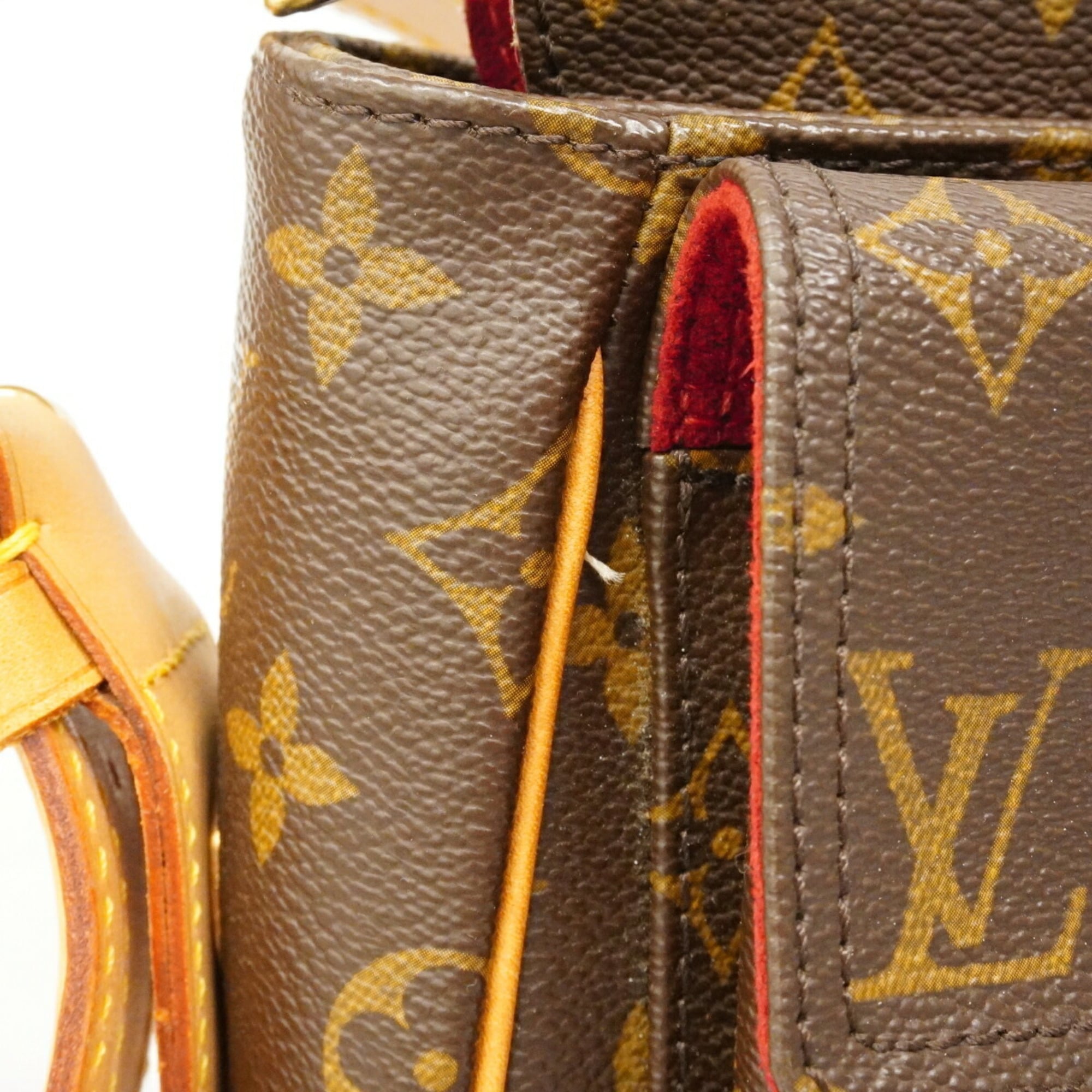Louis Vuitton Brown Shoulder Bag (Pre-Owned)