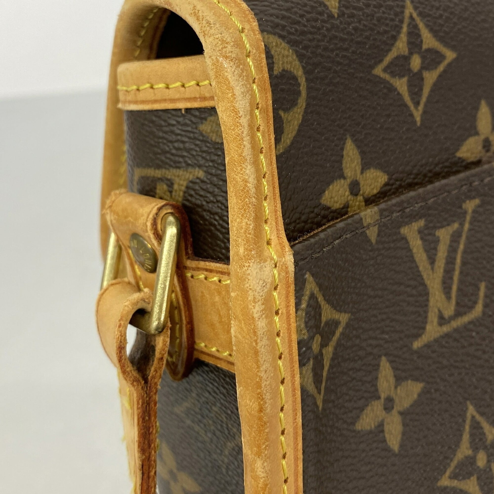 Louis Vuitton Brown Shoulder Bag (Pre-Owned)