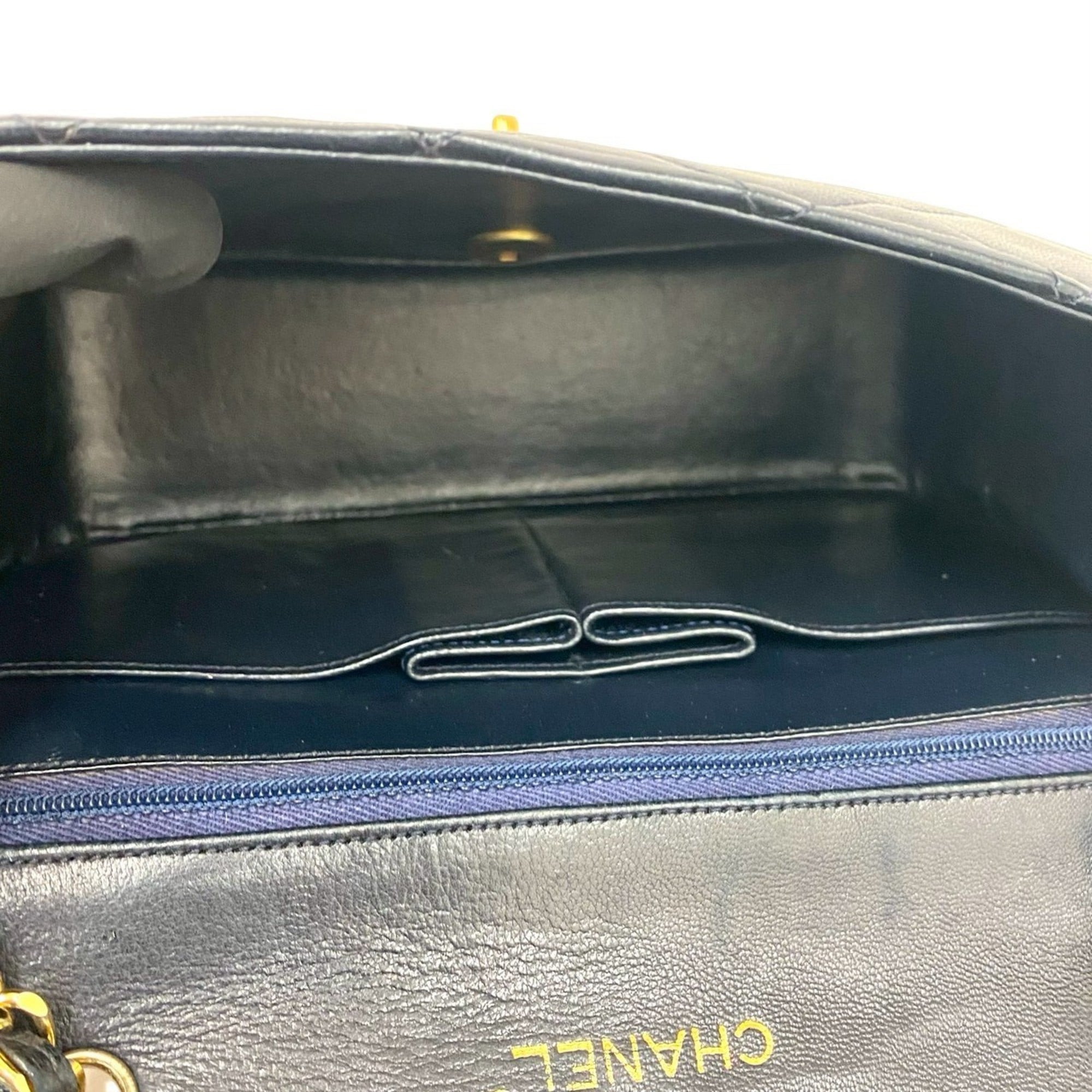 Chanel Navy Red Color Leather Shoulder Bag (Pre-Owned)