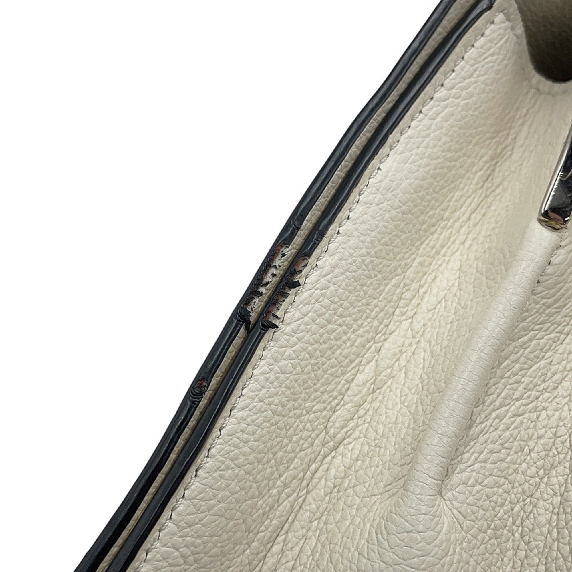 Prada White Leather Shoulder Bag (Pre-Owned)
