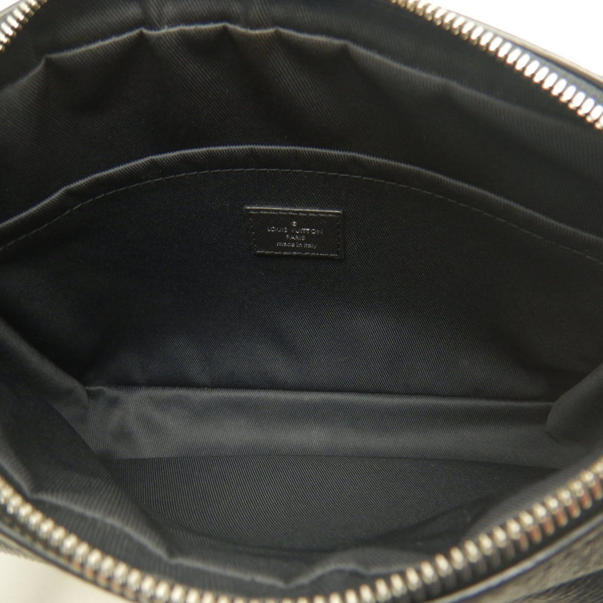 Louis Vuitton Noir Taigarama Shoulder Bag (Pre-Owned)