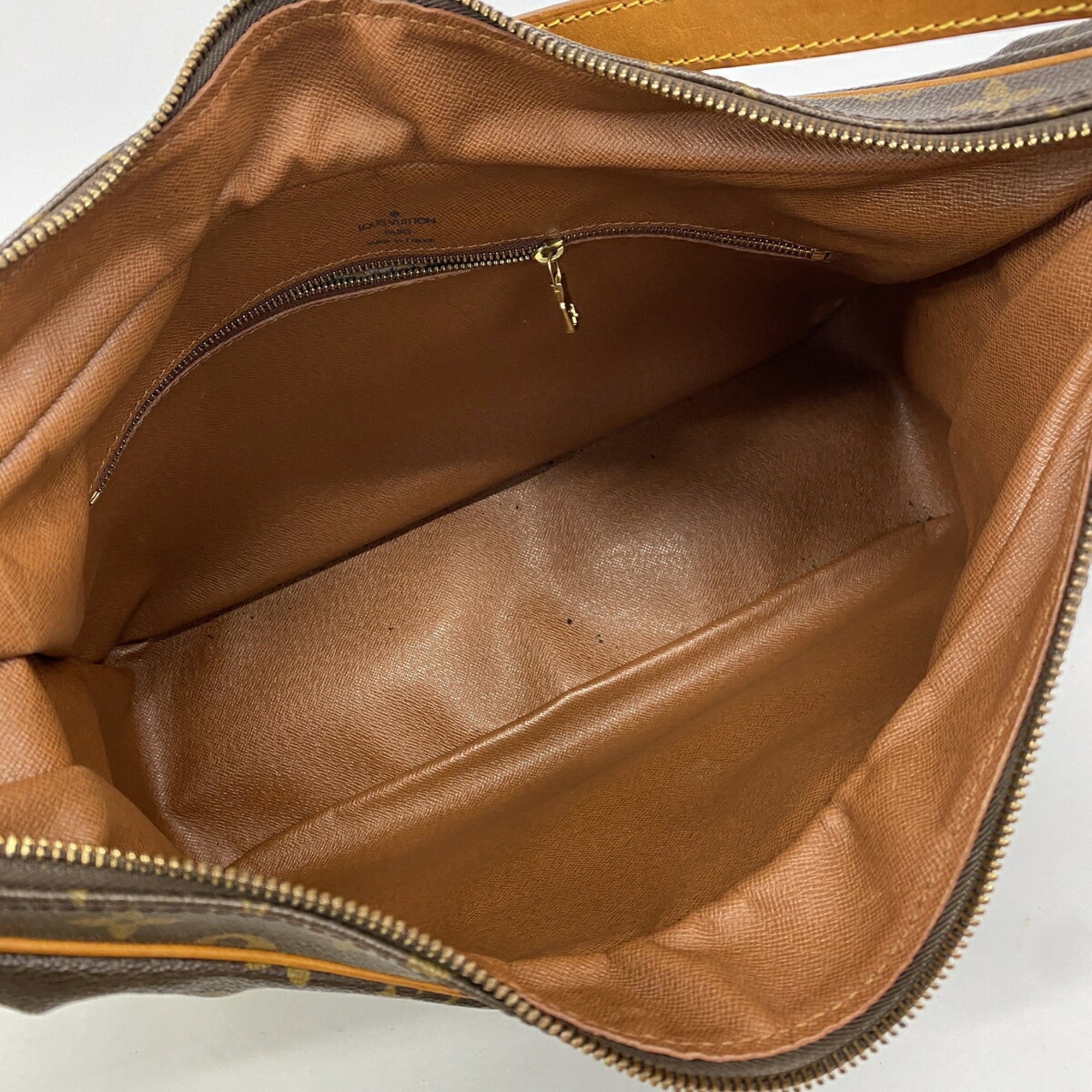 Louis Vuitton Brown Shoulder Bag (Pre-Owned)