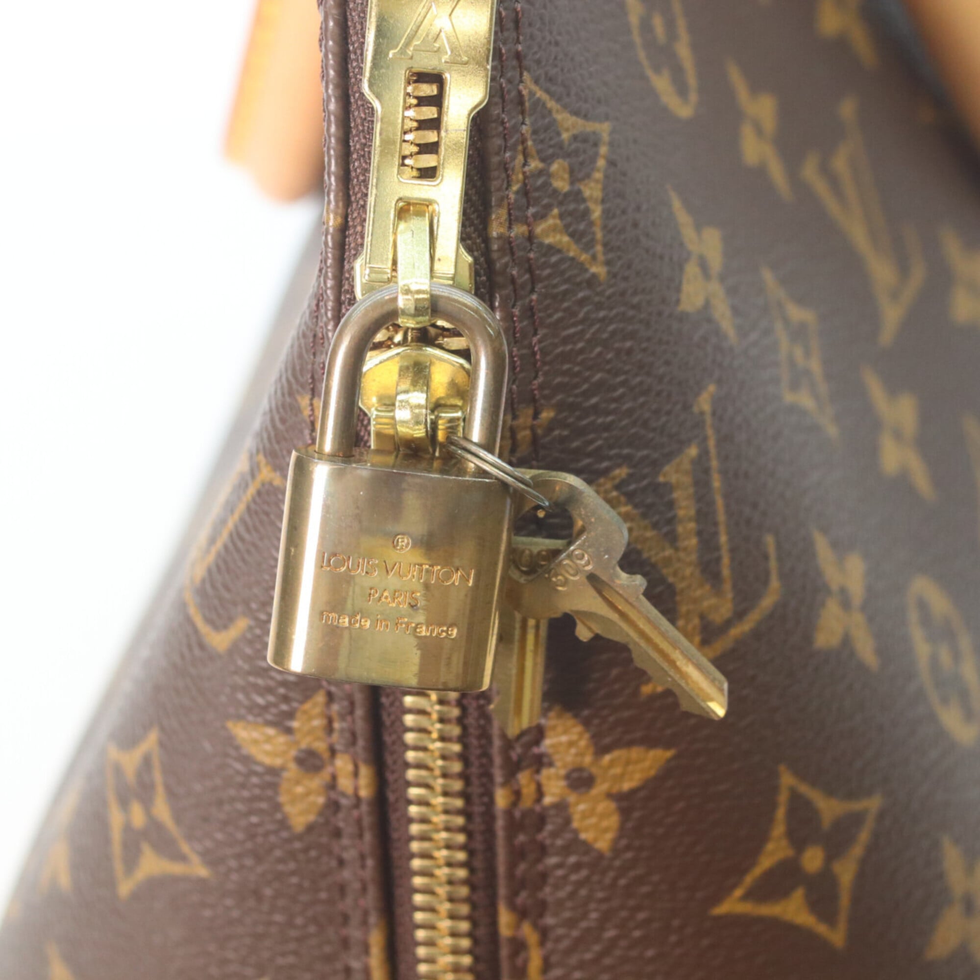 Louis Vuitton Beige Monogram Handbag (Pre-Owned)