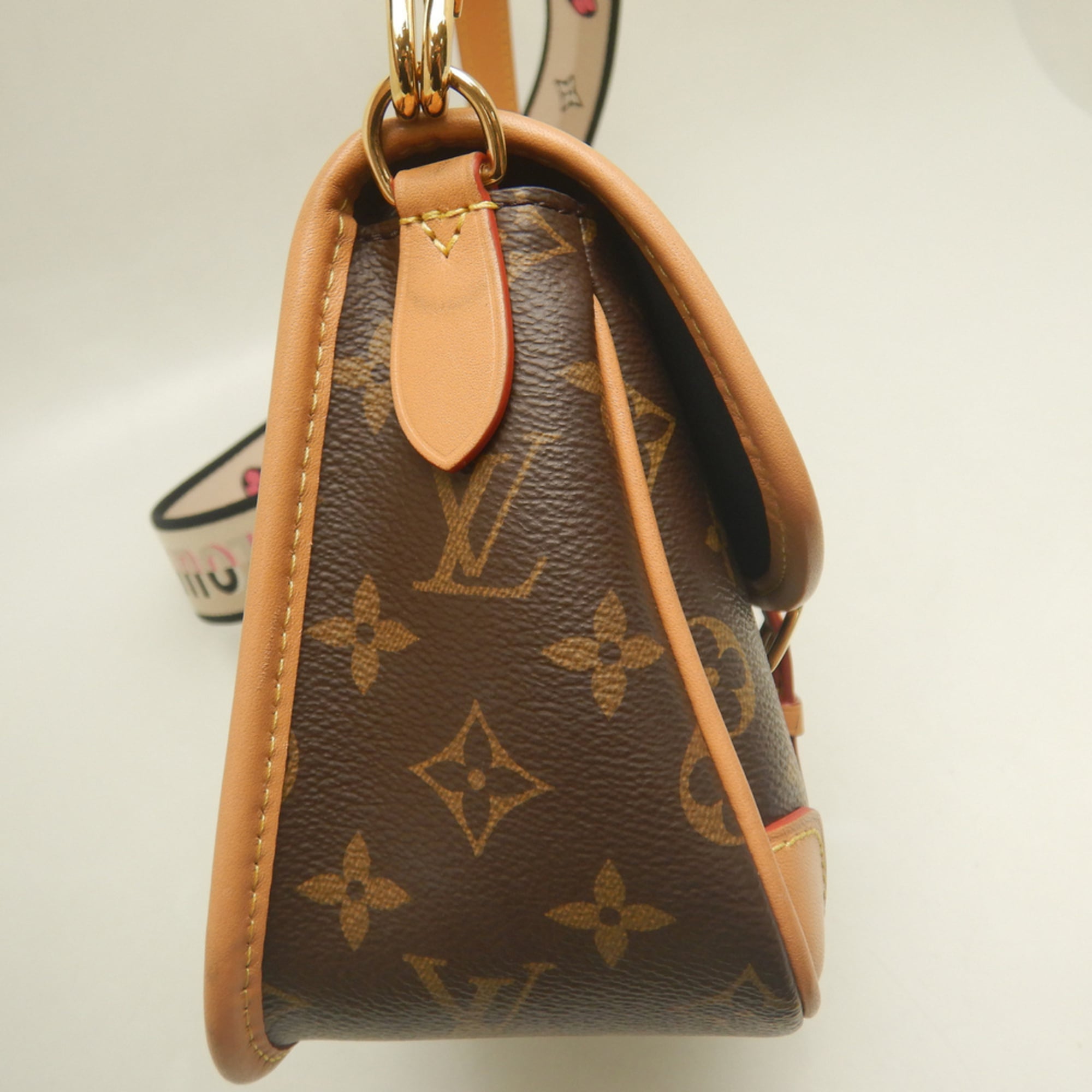 Louis Vuitton Brown Monogram Canvas Shoulder Bag (Pre-Owned)