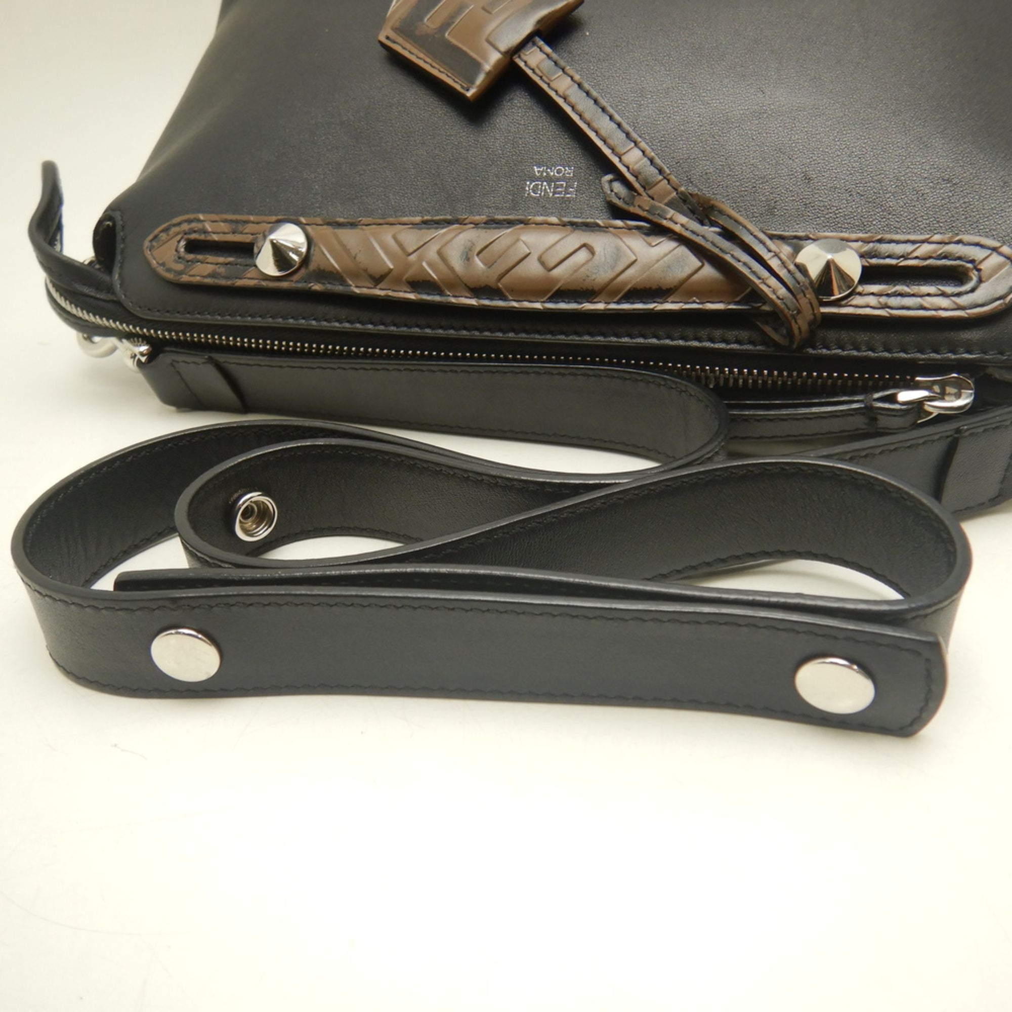 Fendi Black Leather Handbag (Pre-Owned)