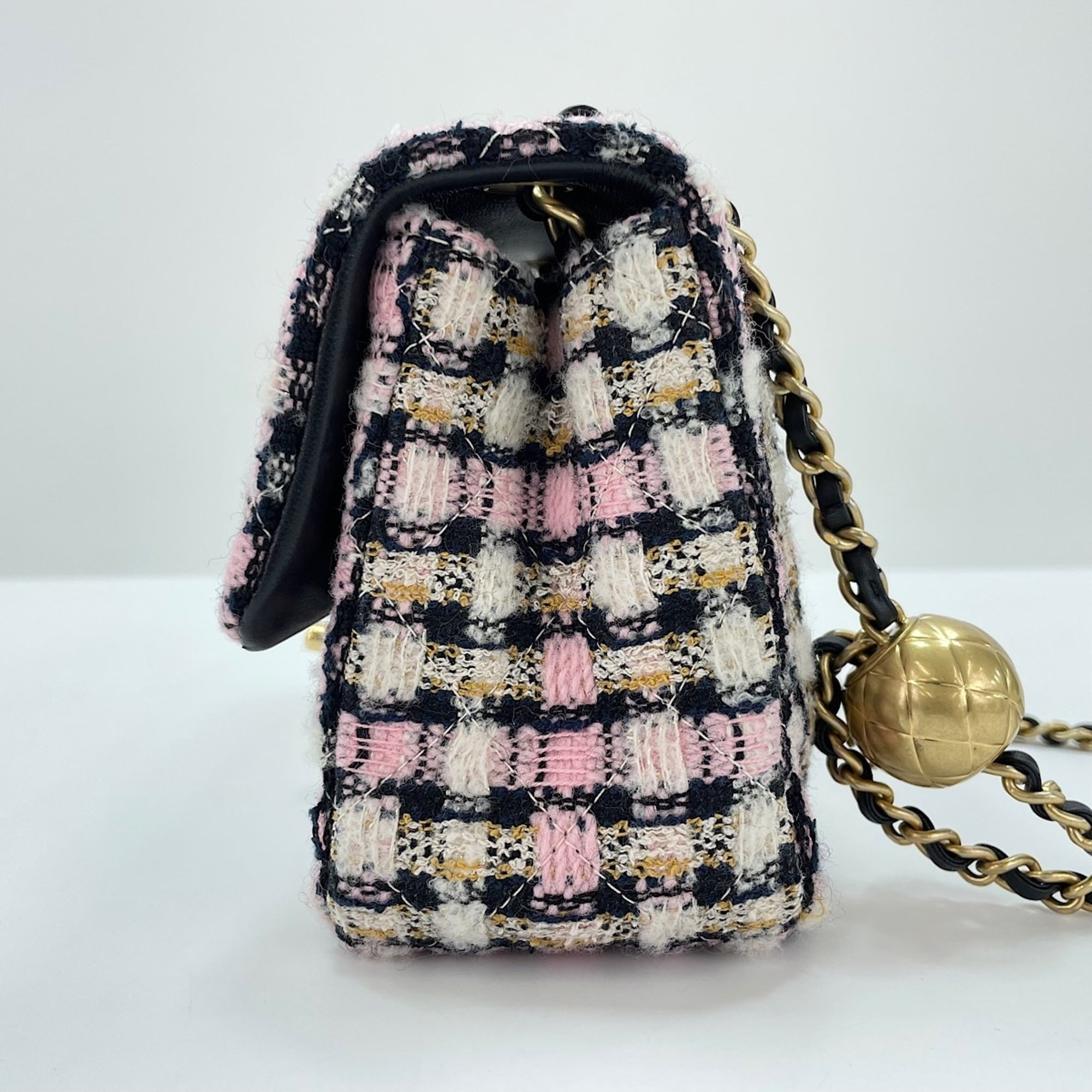 Chanel Matelasse Pink Shoulder Bag (Pre-Owned)